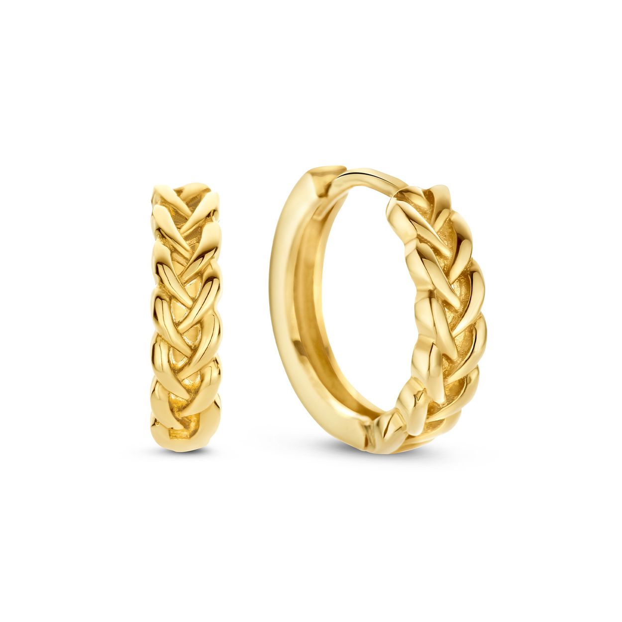Petit Sablon Hoops
Verbintenis alom met deze 14K gouden Petit Sablon gevlochten klapoorringen met een doorsnee van 7mm. Een verfijnde ronde oorring die perfect aan het oor sluit. Goed te combineren met de andere sieraden van Jackie voor een trendy look!

Treasures of London
Londen is de stad van biscuits and tea, rode dubbeldekkers en telefooncellen, zwarte taxi’s en natuurlijk de iconische bezienswaardigheden zoals Big Ben, Tower Bridge en Buckingham Palace. De bruisende metropool aan de oevers van de Theems is de inspiratie geweest voor Jackie’s nieuwste 14 karaat gouden sieradencollectie. Tijdens haar reis naar London heeft Jackie genoten van geschiedenis, cultuur en tradities. Dit vind je terug in de nieuwe collectie ‘Treasures of London’!
 
Specificaties
- Klapoorringen
- Materiaal: 14 Karaat - Geelgoud - 585
- Gevlochten vorm
- Artikelnummer: JKE23.264