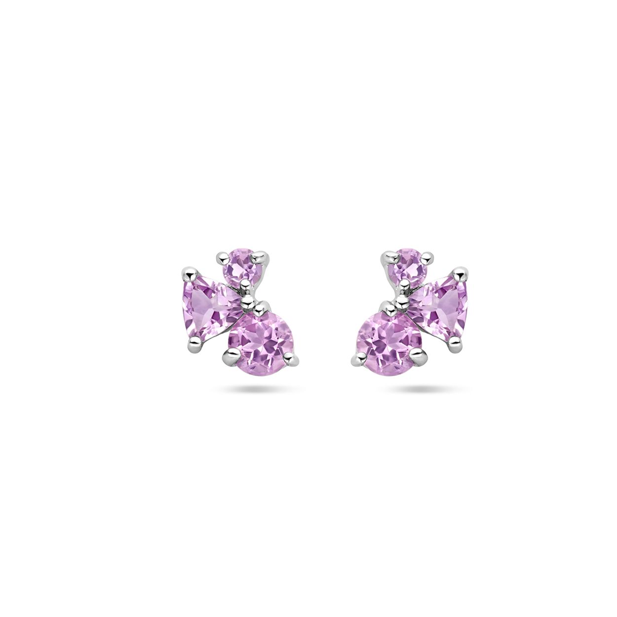 Gerhodineerd 925 zilveren oorknoppen uitgevoerd met amethist. De oorknoppen hebben een afmeting van 8.5x7.5mm.
