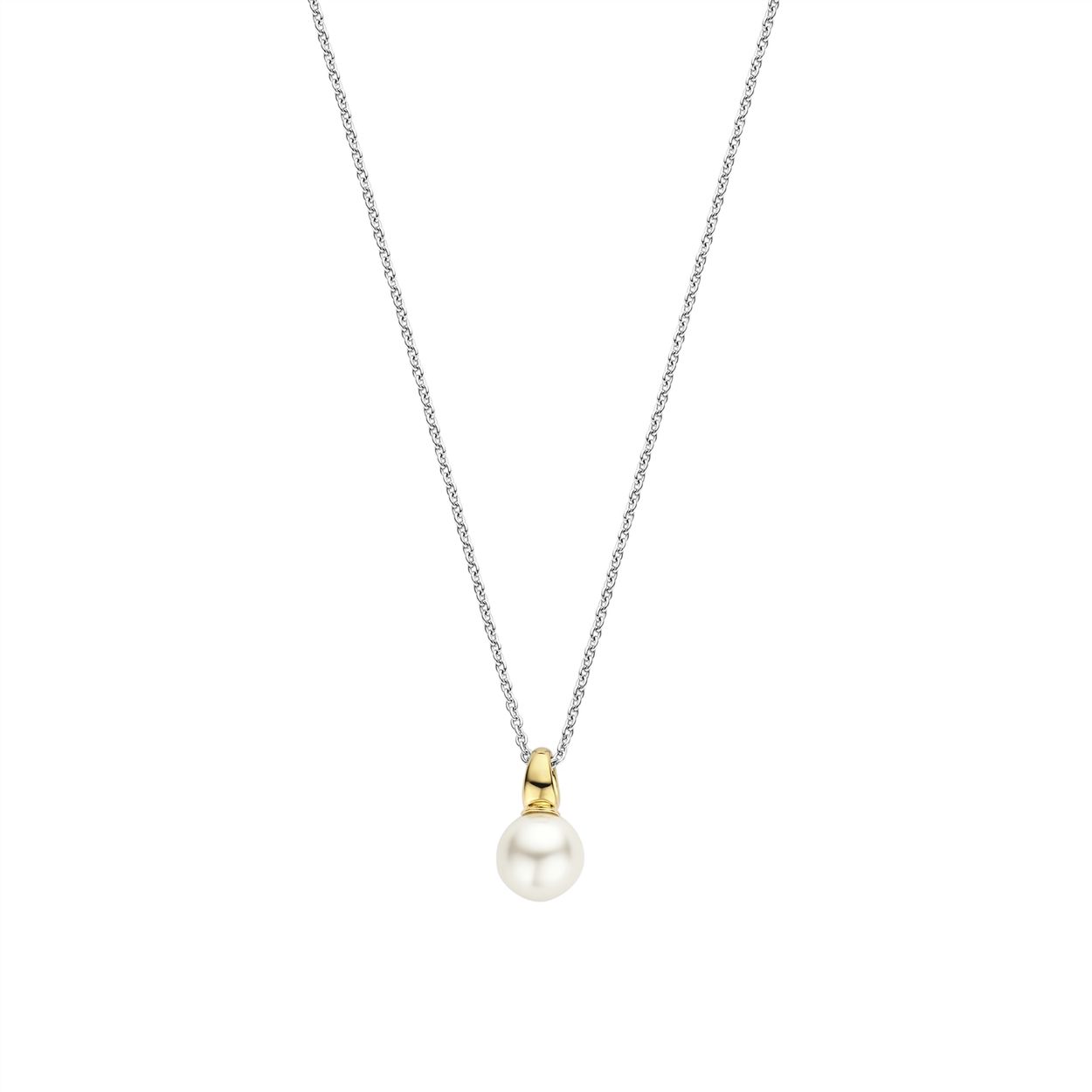 Deze TI SENTO vergulde parelketting 34037YP brengt de tijdloze schoonheid van een parel samen met de luxe uitstraling van geelgoud. De ketting is volledig vervaardigd uit premium 925 sterling zilver en vervolgens verguld met geelgoud voor een stijlvol en warm accent. Met haar klassieke maar fascinerende ontwerp is deze ketting een waar statement van elegantie. De parel wordt delicaat omarmd door een minimalistische vergulde zetting, die een vleugje luxe en verfijning toevoegt aan het design. De hanger hangt sierlijk aan een verfijnde zilveren ketting. Draag het solo en zet het in de spotlight of draag het in laagjes met andere kettingen voor een extravagante look. Al onze colliers zijn nikkelvrij en hypoallergeen.

Het collier heeft een standaardlengte van 38 cm en heeft een verlengstuk van 10 cm. Hierdoor kan je het collier op 5 verschillende lengtematen dragen, op 38 cm, 40 cm, 42 cm, 45 cm en 48 cm.

