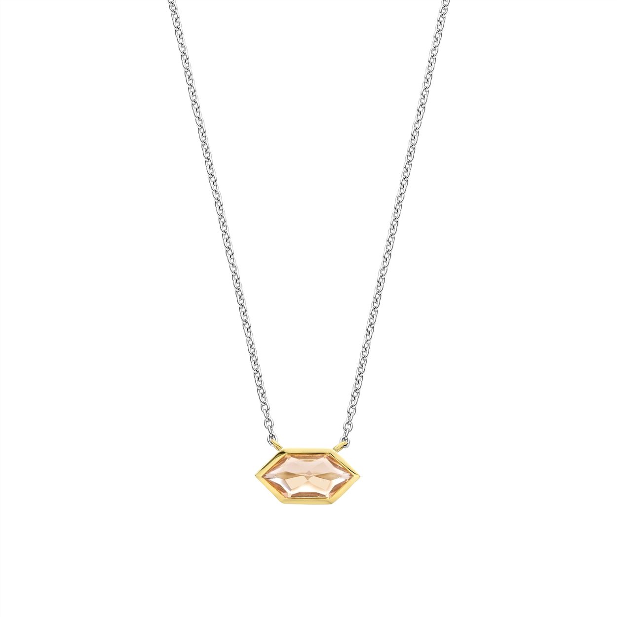 Deze TI SENTO vergulde ketting 34041NU is voorzien van een betoverende nude roze steen die wordt omarmd door een slanke geometrische zetting, wat een harmonieuze balans van eigentijdse flair en tijdloze schoonheid uitstraalt. De perfecte mix van een modern geometrisch ontwerp en zachte, vrouwelijke elegantie. Deze ketting is volledig vervaardigd uit premium 925 sterling zilver en geplateerd met geelgoud voor een stijlvol en warm accent. Omarm de ingetogen elegantie van onze ketting met nude roze stenen en uplevel de eenvoud en schoonheid van je alledaagse stijl. Al onze colliers zijn nikkelvrij en hypoallergeen.