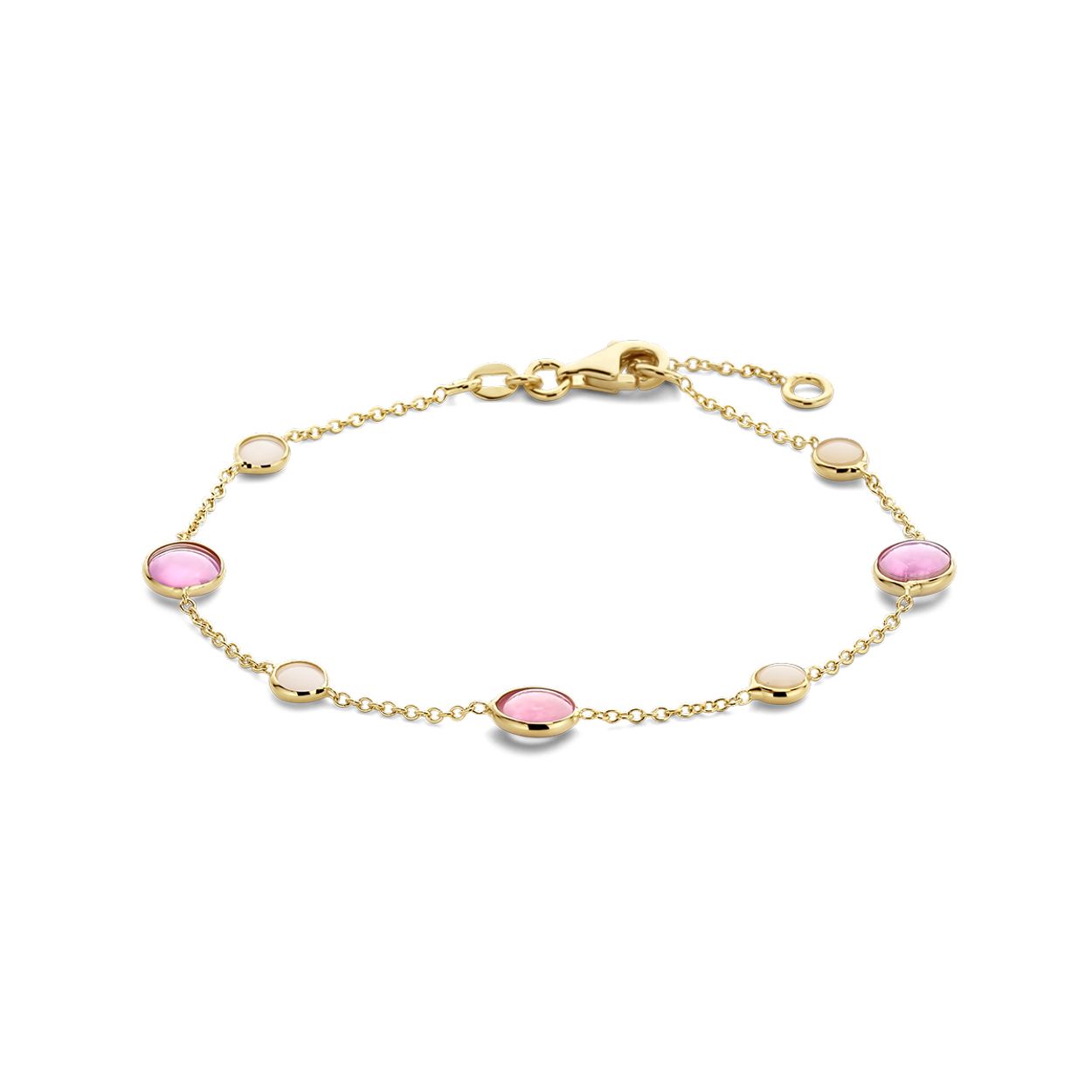 14k Geelgouden armband uitgevoerd met roze robijn en roze opaal. De draaglengtes van de armband zijn 17 en 19cm. De breedtes van de stenen met zetkast is 6.5 en 4.5mm.