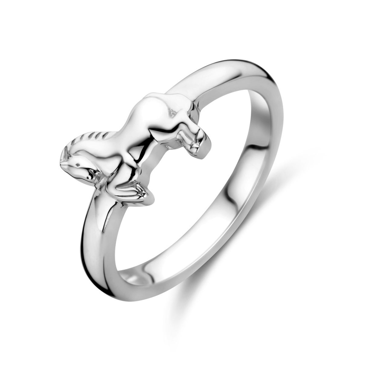 Gerhodineerd 925 zilveren ring uitgevoerd met een paard. De ring heeft een breedte van 7mm.