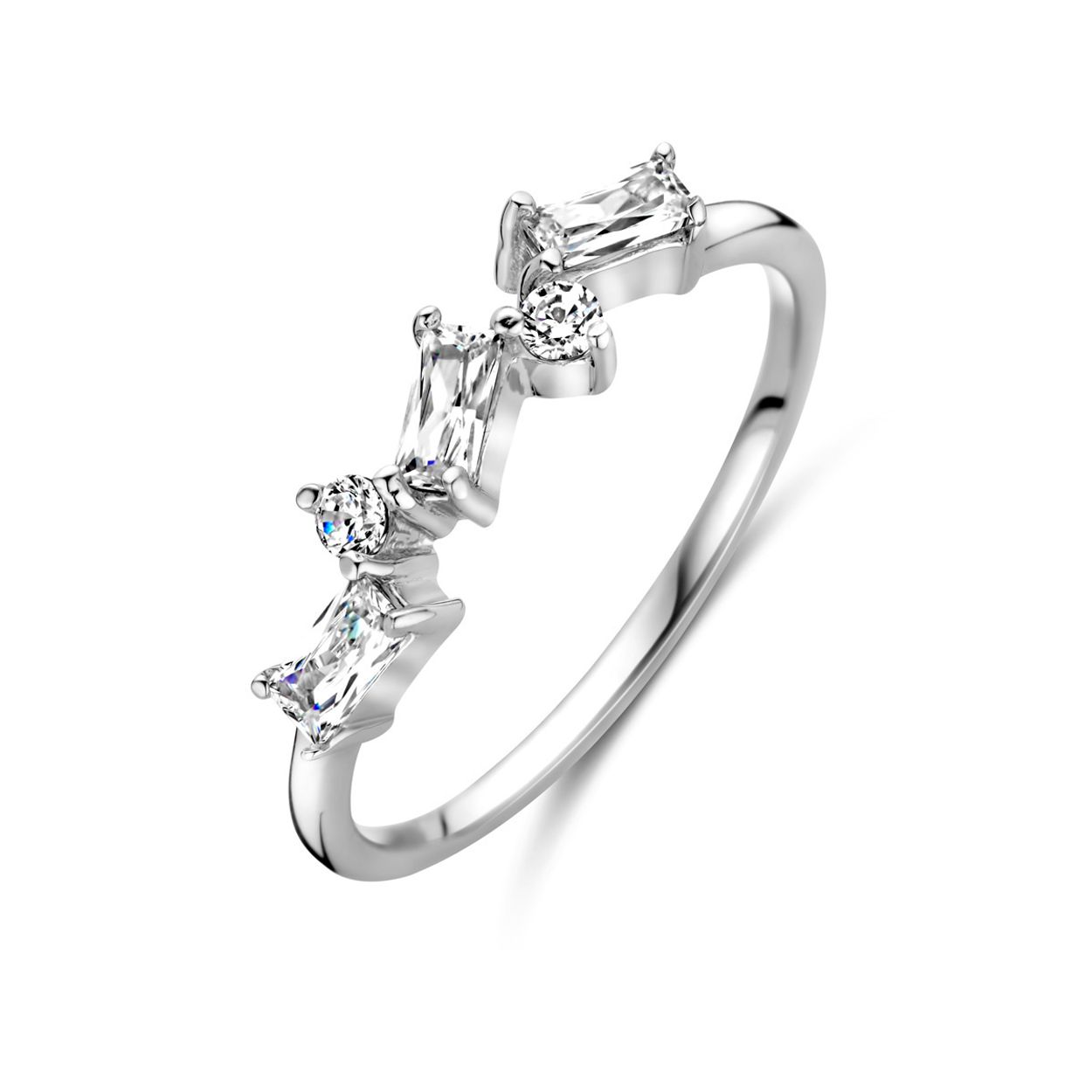 Gerhodineerd 925 zilveren ring uitgevoerd met zirkonia. De ring heeft een breedte van 4.5mm.