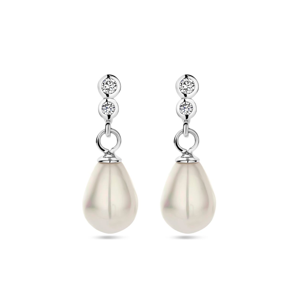 Gerhodineerd 925 zilveren oorhangers uitgevoerd met parel en zirkonia. De oorhangers hebben een totale hoogte van 20mm.