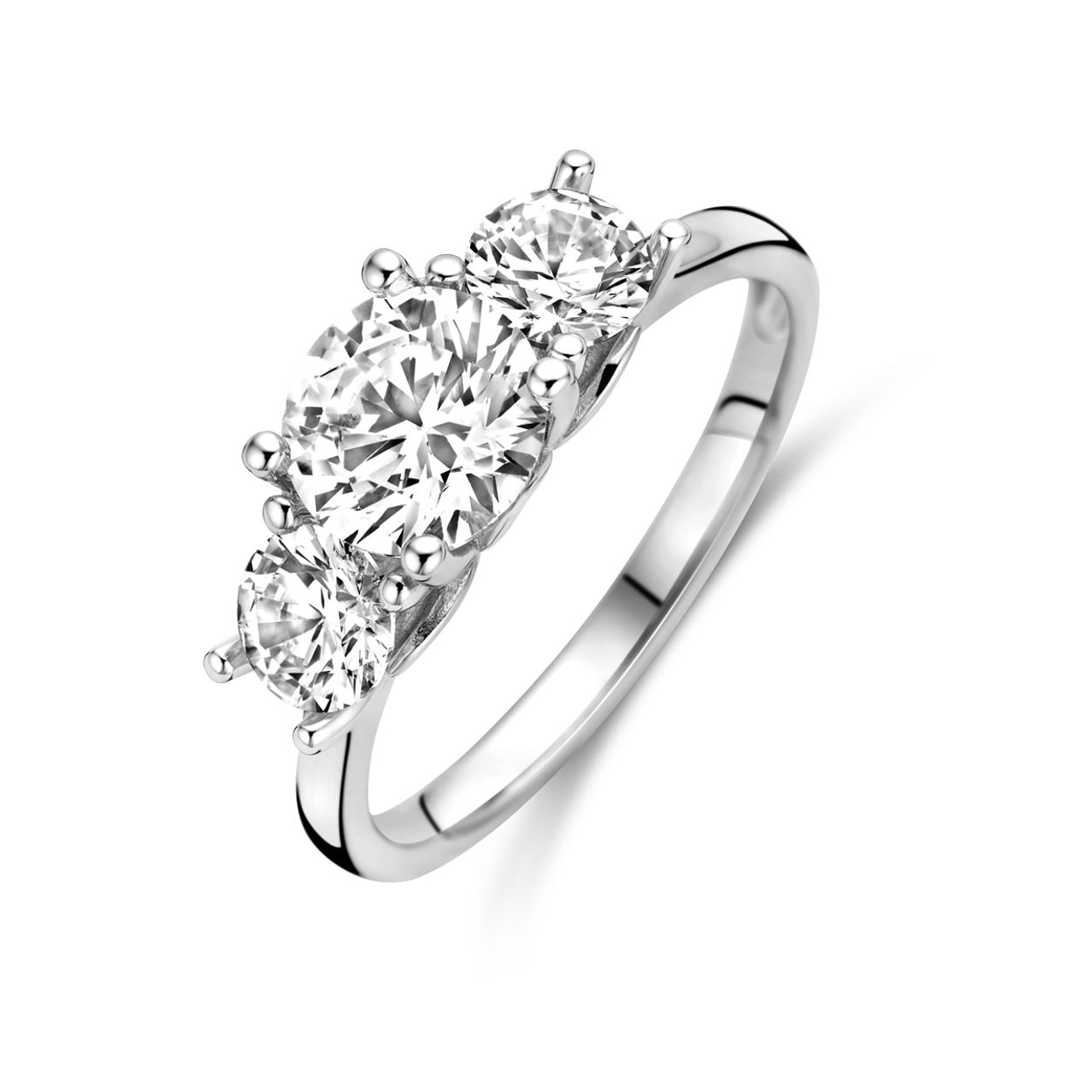 Gerhodineerd 925 zilveren ring uitgevoerd met zirkonia. De ring heeft een breedte van 7mm.