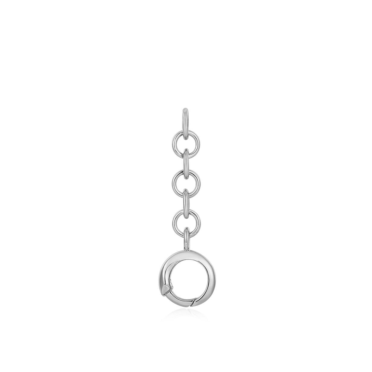 Productbeschrijving 
Voeg bedels toe aan je halskettingen, armbanden of oorbellen met de schakel charm connector. Deze prachtige bedelconnector is gemaakt van 925 sterling zilver met rhodium plating. Bevestig het verbindingsstuk aan een ketting, armband of oorbel naar keuze en klik je bedels erop voor het perfecte persoonlijke detail. Het verbindingsstuk kan ook worden gebruikt om kettingen of armbanden te verlengen en andere schakelkettingen toe te voegen. 

Het Merk
Geïnspireerd door de laatste fashion trends is Ania Haie het toonaangevende sieradenmerk voor hoogkwalitatieve maar ook betaalbare zilveren sieraden, zonder op de kwaliteit in te leveren. Iedere collectie is gebaseerd op de laatste catwalktrends, waardoor Ania Haie snel tot hét sieradenmerk voor stijlbewuste consumenten is verkozen. Elk sieraad wordt ontworpen om te combineren met andere sieraden waardoor je je eigen look kunt creëren. Maar ook zijn Ania Haie sieraden opvallend genoeg om op zichzelf te dragen.

How It All Started
Met een passie voor kwalitatieve sieraden met stijl én het besef dat de mode bewuste vrouw niet wil inleveren op kwaliteit is Ania Haie geboren. De Ania Haie oprichters zagen later dat de moderne vrouw van vandaag graag sieraden combineert en layered om haar individualiteit te omarmen, de kans werd aangegrepen en de droom werd werkelijkheid.

Volg ons ook op social media
Wil jij op de hoogte blijven van nieuwe collecties, toffe combinaties en de laatste sieraden trends? Hou ons dan ook in de gaten op social media. Daarnaast inspireren wij jou dagelijks met verschillende looks en mix & match combinaties! Deel gerust jouw eigen unieke Ania Haie look door de hashtag #aniahaiexme te gebruiken. Wie weet wordt jouw look gerepost op één van onze kanalen!
Je kunt ons volgen op Facebook en Instagram.