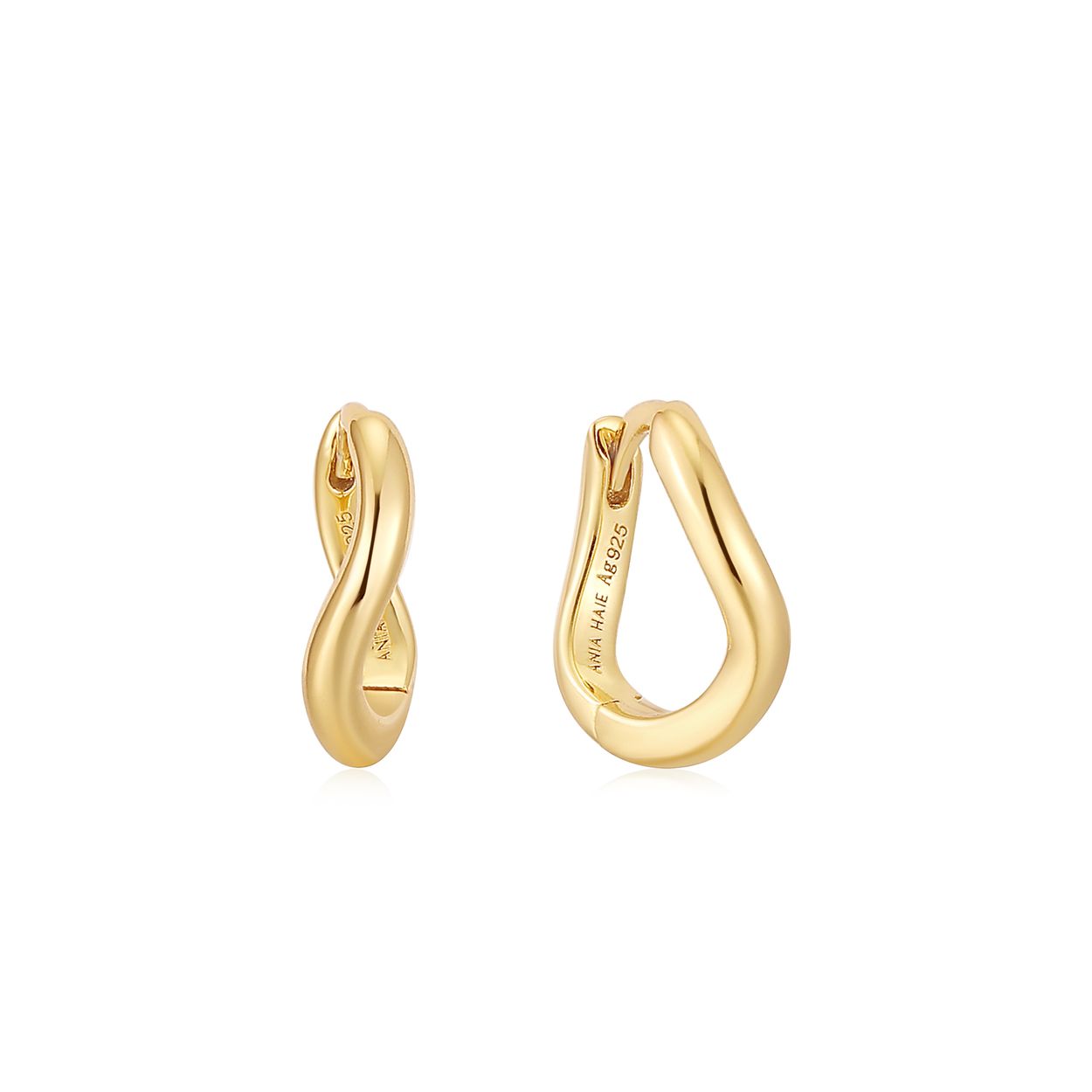 Productbeschrijving 
Deze unieke gedraaide huggies zijn gemaakt van 925 sterling zilver met een 14 karaat gouden plating. Draag ze op zichzelf of maak er een unieke oorbel van door er bedels uit de Pop Charms collectie aan toe te voegen.

Het Merk
GeÃ¯nspireerd door de laatste fashion trends is Ania Haie het toonaangevende sieradenmerk voor hoogkwalitatieve maar ook betaalbare zilveren sieraden, zonder op de kwaliteit in te leveren. Iedere collectie is gebaseerd op de laatste catwalktrends, waardoor Ania Haie snel tot hÃ©t sieradenmerk voor stijlbewuste consumenten is verkozen. Elk sieraad wordt ontworpen om te combineren met andere sieraden waardoor je je eigen look kunt creÃ«ren. Maar ook zijn Ania Haie sieraden opvallend genoeg om op zichzelf te dragen.

How It All Started
Met een passie voor kwalitatieve sieraden met stijl Ã©n het besef dat de mode bewuste vrouw niet wil inleveren op kwaliteit is Ania Haie geboren. De Ania Haie oprichters zagen later dat de moderne vrouw van vandaag graag sieraden combineert en layered om haar individualiteit te omarmen, de kans werd aangegrepen en de droom werd werkelijkheid.

Volg ons ook op social media
Wil jij op de hoogte blijven van nieuwe collecties, toffe combinaties en de laatste sieraden trends? Hou ons dan ook in de gaten op social media. Daarnaast inspireren wij jou dagelijks met verschillende looks en mix & match combinaties! Deel gerust jouw eigen unieke Ania Haie look door de hashtag #aniahaiexme te gebruiken. Wie weet wordt jouw look gerepost op Ã©Ã©n van onze kanalen!
Je kunt ons volgen op Facebook en Instagram.