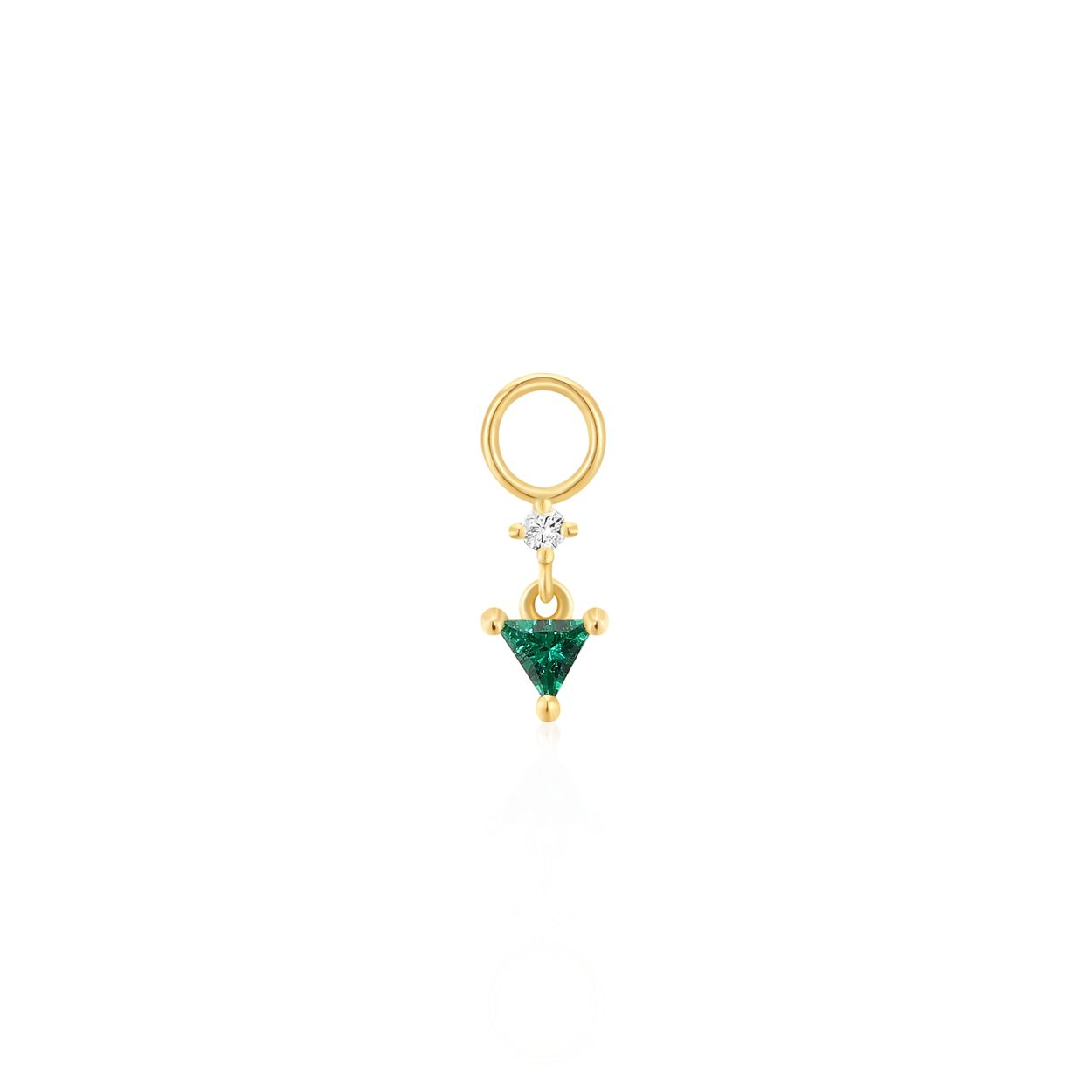 Productbeschrijving 
Geef je oorringen een upgrade met deze spectaculaire oorbedel, perfect wanneer je zin hebt in sprankeling en kleur. De bedel bevat een sprankelende zirkonia steen en diepgroene nano edelsteen en is gemaakt van 925 sterling zilver met 14 karaat gouden plating. Schuif eenvoudig de bedel over je favoriete oorringen.

Het Merk
GeÃ¯nspireerd door de laatste fashion trends is Ania Haie het toonaangevende sieradenmerk voor hoogkwalitatieve maar ook betaalbare zilveren sieraden, zonder op de kwaliteit in te leveren. Iedere collectie is gebaseerd op de laatste catwalktrends, waardoor Ania Haie snel tot hÃ©t sieradenmerk voor stijlbewuste consumenten is verkozen. Elk sieraad wordt ontworpen om te combineren met andere sieraden waardoor je je eigen look kunt creÃ«ren. Maar ook zijn Ania Haie sieraden opvallend genoeg om op zichzelf te dragen.

How It All Started
Met een passie voor kwalitatieve sieraden met stijl Ã©n het besef dat de mode bewuste vrouw niet wil inleveren op kwaliteit is Ania Haie geboren. De Ania Haie oprichters zagen later dat de moderne vrouw van vandaag graag sieraden combineert en layered om haar individualiteit te omarmen, de kans werd aangegrepen en de droom werd werkelijkheid.

Volg ons ook op social media
Wil jij op de hoogte blijven van nieuwe collecties, toffe combinaties en de laatste sieraden trends? Hou ons dan ook in de gaten op social media. Daarnaast inspireren wij jou dagelijks met verschillende looks en mix & match combinaties! Deel gerust jouw eigen unieke Ania Haie look door de hashtag #aniahaiexme te gebruiken. Wie weet wordt jouw look gerepost op Ã©Ã©n van onze kanalen!
Je kunt ons volgen op Facebook en Instagram.