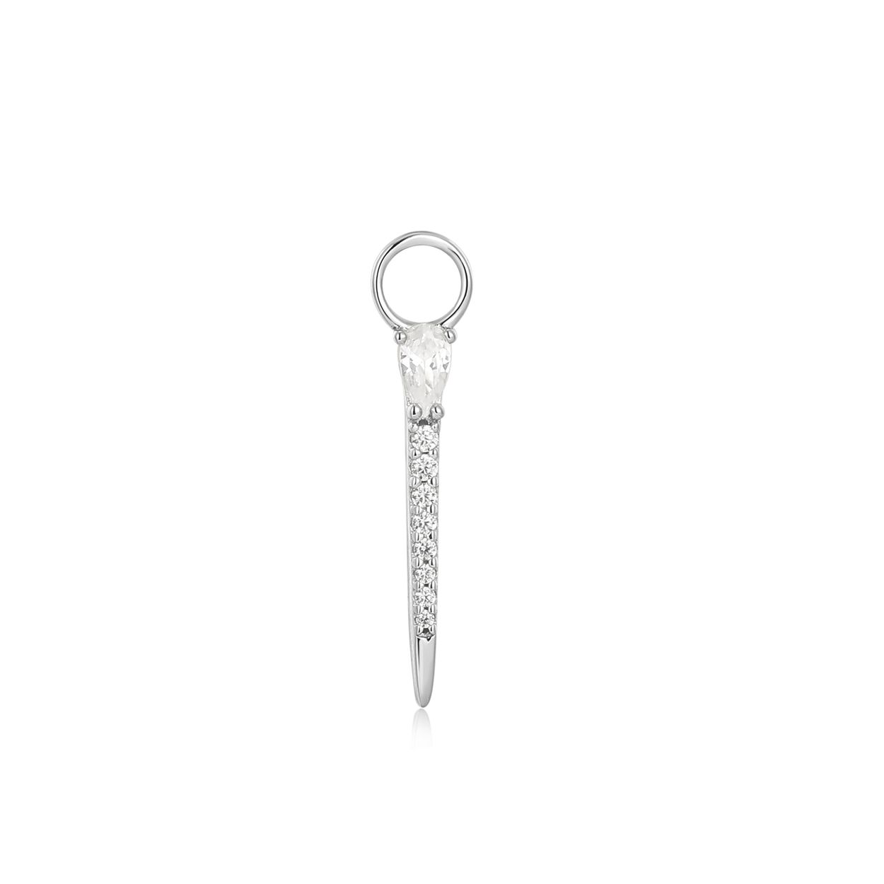 Productbeschrijving 
Geef je oorringen een upgrade met deze prachtige staafvormige oorbedel. De bedel is gemaakt van 925 sterling zilver met rhodium plating. Schuif eenvoudig de bedel over je favoriete oorringen.

Het Merk
GeÃ¯nspireerd door de laatste fashion trends is Ania Haie het toonaangevende sieradenmerk voor hoogkwalitatieve maar ook betaalbare zilveren sieraden, zonder op de kwaliteit in te leveren. Iedere collectie is gebaseerd op de laatste catwalktrends, waardoor Ania Haie snel tot hÃ©t sieradenmerk voor stijlbewuste consumenten is verkozen. Elk sieraad wordt ontworpen om te combineren met andere sieraden waardoor je je eigen look kunt creÃ«ren. Maar ook zijn Ania Haie sieraden opvallend genoeg om op zichzelf te dragen.

How It All Started
Met een passie voor kwalitatieve sieraden met stijl Ã©n het besef dat de mode bewuste vrouw niet wil inleveren op kwaliteit is Ania Haie geboren. De Ania Haie oprichters zagen later dat de moderne vrouw van vandaag graag sieraden combineert en layered om haar individualiteit te omarmen, de kans werd aangegrepen en de droom werd werkelijkheid.

Volg ons ook op social media
Wil jij op de hoogte blijven van nieuwe collecties, toffe combinaties en de laatste sieraden trends? Hou ons dan ook in de gaten op social media. Daarnaast inspireren wij jou dagelijks met verschillende looks en mix & match combinaties! Deel gerust jouw eigen unieke Ania Haie look door de hashtag #aniahaiexme te gebruiken. Wie weet wordt jouw look gerepost op Ã©Ã©n van onze kanalen!
Je kunt ons volgen op Facebook en Instagram.