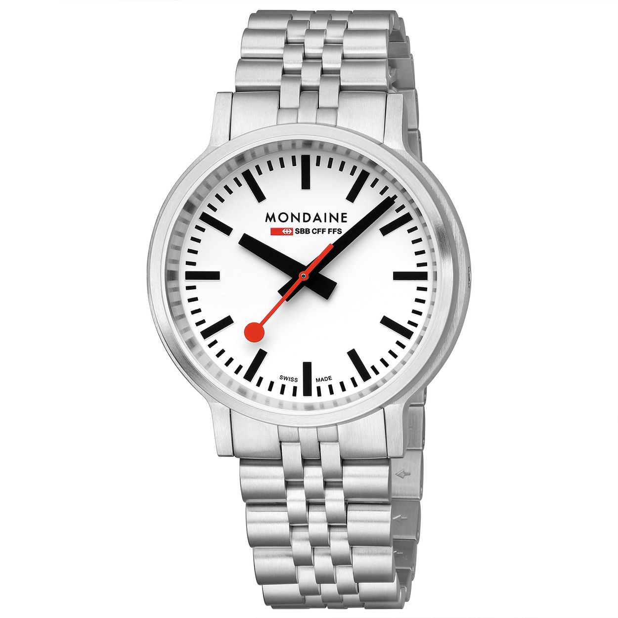 Mondaine MST.4101B.SJ Stop2Go Stalen band 41mm
Dit design horloge uit de Mondaine Stop2Go serie heeft een stalen schakelband. Het horloge heeft vlak krasvast saffierglas en een strakke ronde matte horlogekast met een kastdiameter van 41mm en een witte wijzerplaat.
De Stop2Go is het paradepaardje van Mondaine. De Zwitserse spoorwegen (SBB) staan bekend om hun punctualiteit en dit is te danken aan het principe van het uurwerk: door 58 seconden iets te snel te lopen en 2 seconden stil te staan op de 12, kan iedere Zwitserse trein exact op het hele uur vertrekken. Terwijl de secondewijzer stilstaat, springt de minutenwijzer een streepje verder. De dubbele aandrijving die dit principe mogelijk maakt, vergt meer energie dan andere uurwerken. Daarom is de Stop2Go, die net zo werkt als de stationsklok, uitgerust met een extra sterke batterij die twee jaar mee gaat. 

HET MERK
The Official Swiss Railway Watch. Gebaseerd op de officiële stationsklok van de Zwitserse spoorwegen, is 30 jaar geleden de horlogelijn onder het merk Mondaine opgezet. Zwitserse kwaliteitsuurwerken, net zo punctueel als de Zwitserse treinen. Een echte design klassieker met een unieke wijzerplaat, en de wereldberoemde rode secondewijzer met bolletje. Herkenbaar uit duizenden.

SPECIFICATIES  
- Extra sterke batterij
- Dubbele aandrijving
- Backlight
- Vlak ontspiegeld krasvast saffierglas
- Strakke ronde kastvorm, Ø 41mm
- Matte RVS horlogekast
- Witte wijzerplaat van de originele stationsklok
- Zilverkleurige schakel band