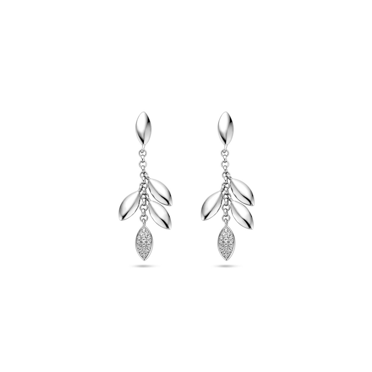 Gerhodineerd 925 zilveren oorhangers uitgevoerd met zirkonia. De oorhangers hebben een afmeting van 36x11.5mm.