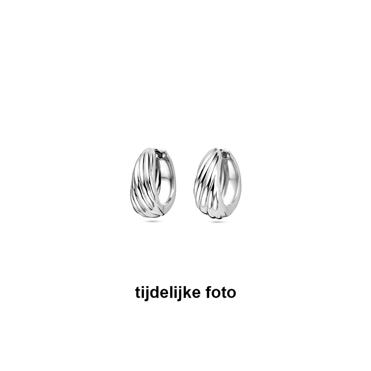 Gerhodineerd 925 zilveren klapoorringen met een afmeting van 17x6.7mm.