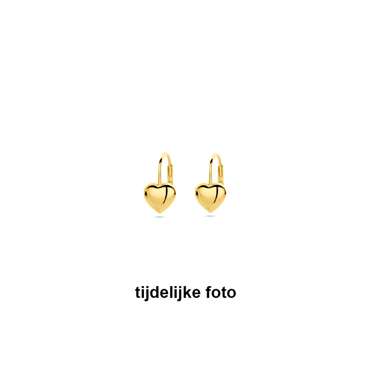 Geelgoud op 925 zilveren oorhangers. Het hart heeft een afmeting van 8x8.5mm.