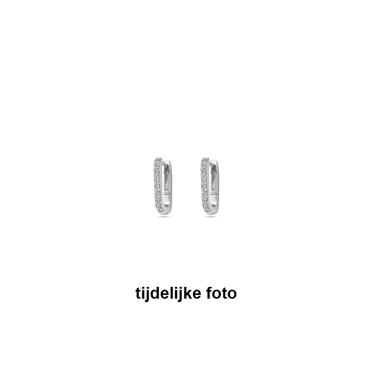 Gerhodineerd 925 zilveren klapoorringen uitgevoerd met zirkonia. De klapoorringen hebben een afmeting van 15x2mm.