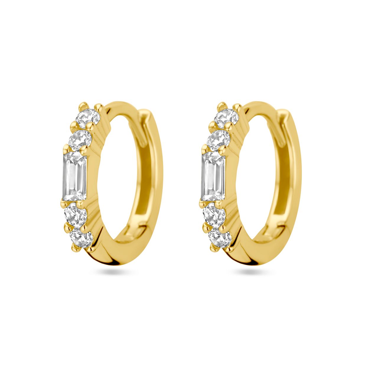 Geelgoud op 925 zilveren klapoorringen uitgevoerd met zirkonia. De klapoorringen hebben een afmeting van 11.5x2mm. Geen garantie op de plating.