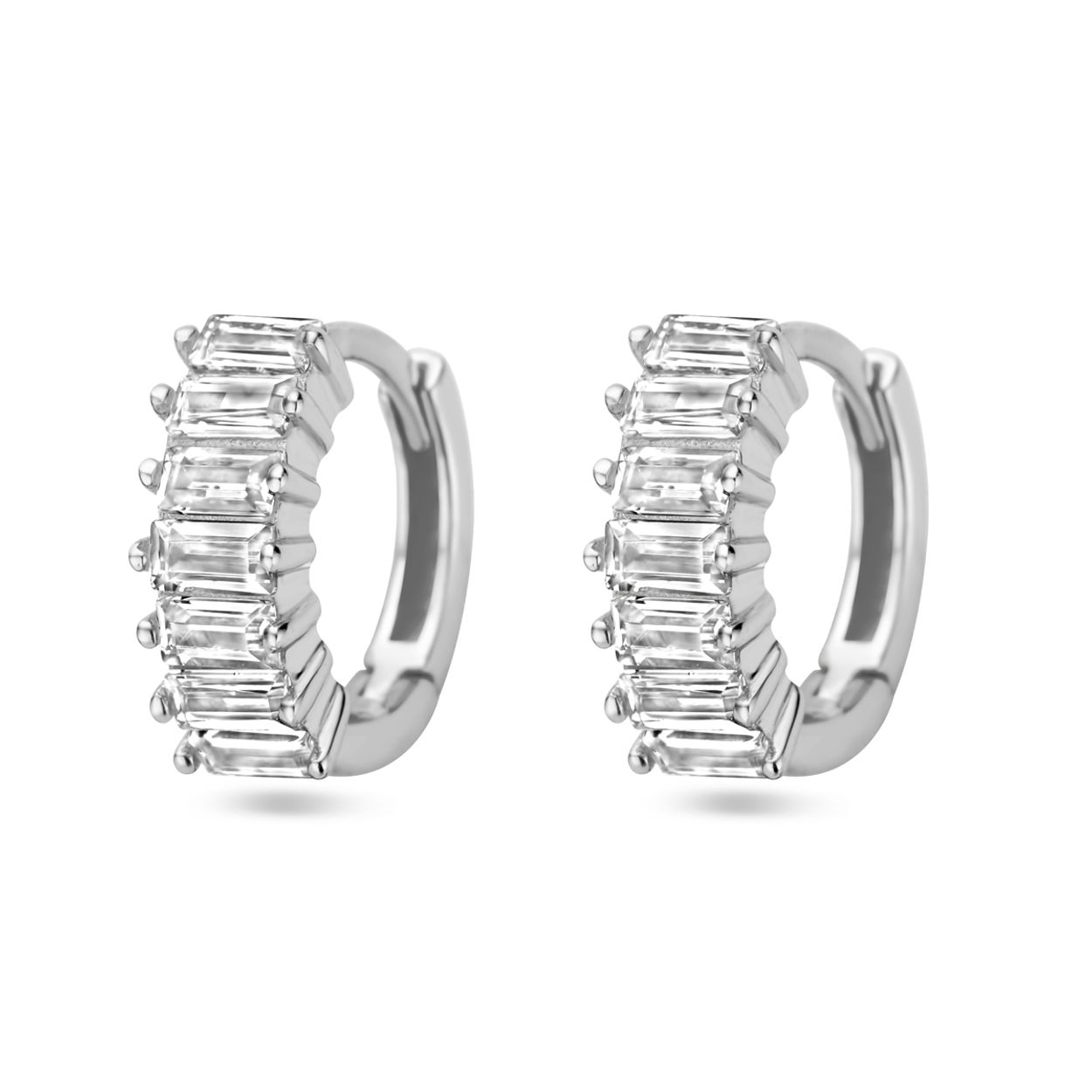 Gerhodineerd 925 zilveren klapoorringen uitgevoerd met zirkonia. De klapoorringen hebben een afmeting van 11.5x4mm.