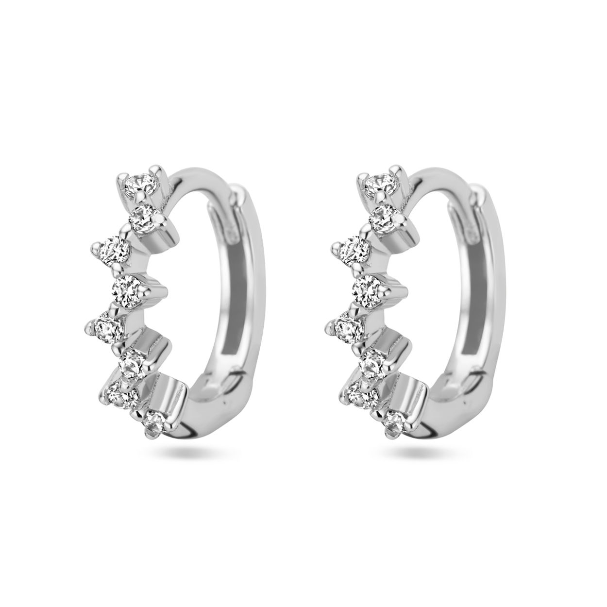 Gerhodineerd 925 zilveren klapoorringen uitgevoerd met zirkonia. De klapoorringen hebben een afmeting van 11.5x3mm.