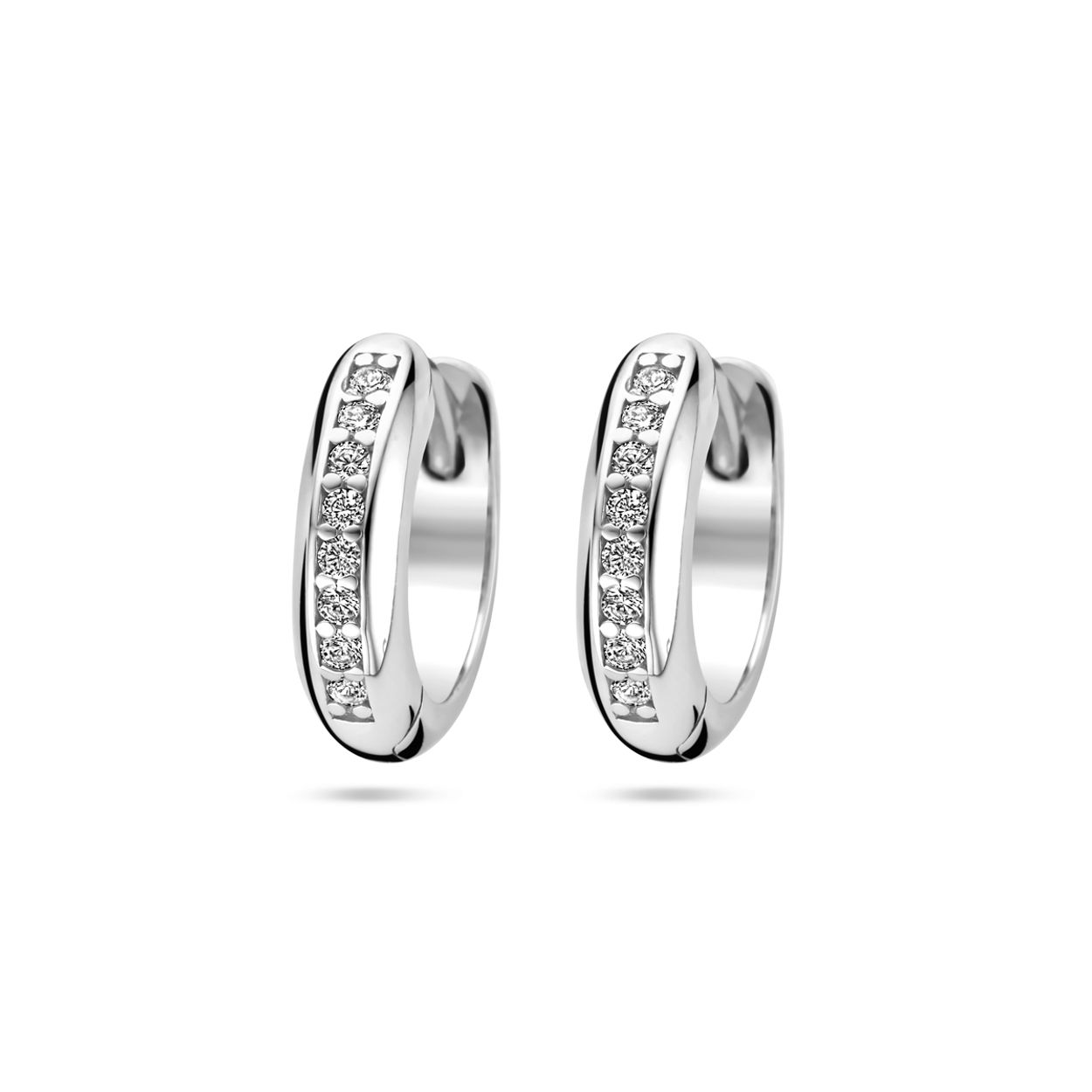 Gerhodineerd 925 zilveren klapoorringen uitgevoerd met zirkonia. De klapoorringen hebben een afmeting van 13x3.5mm.