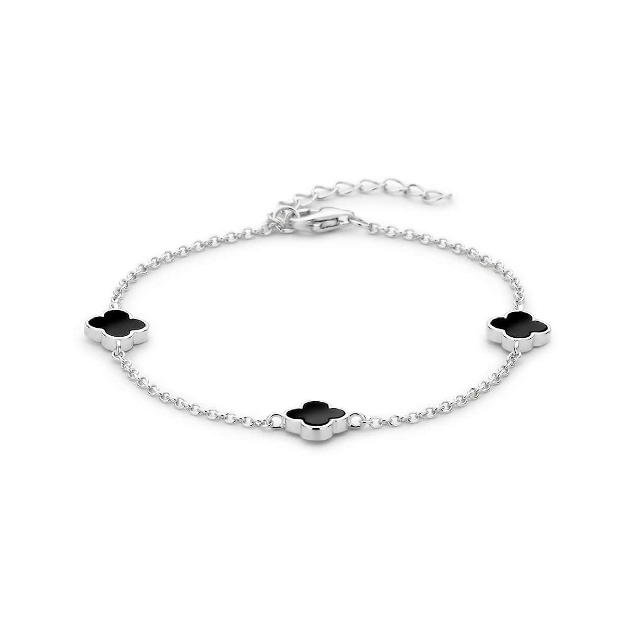 Gerhodineerd 925 zilveren armband uitgevoerd met bloemen en onyx. De armband heeft een draaglengte van 16cm met 3cm extensie en schakelbreedte van 1.5mm. Uitgevoerd met karabijnsluiting.