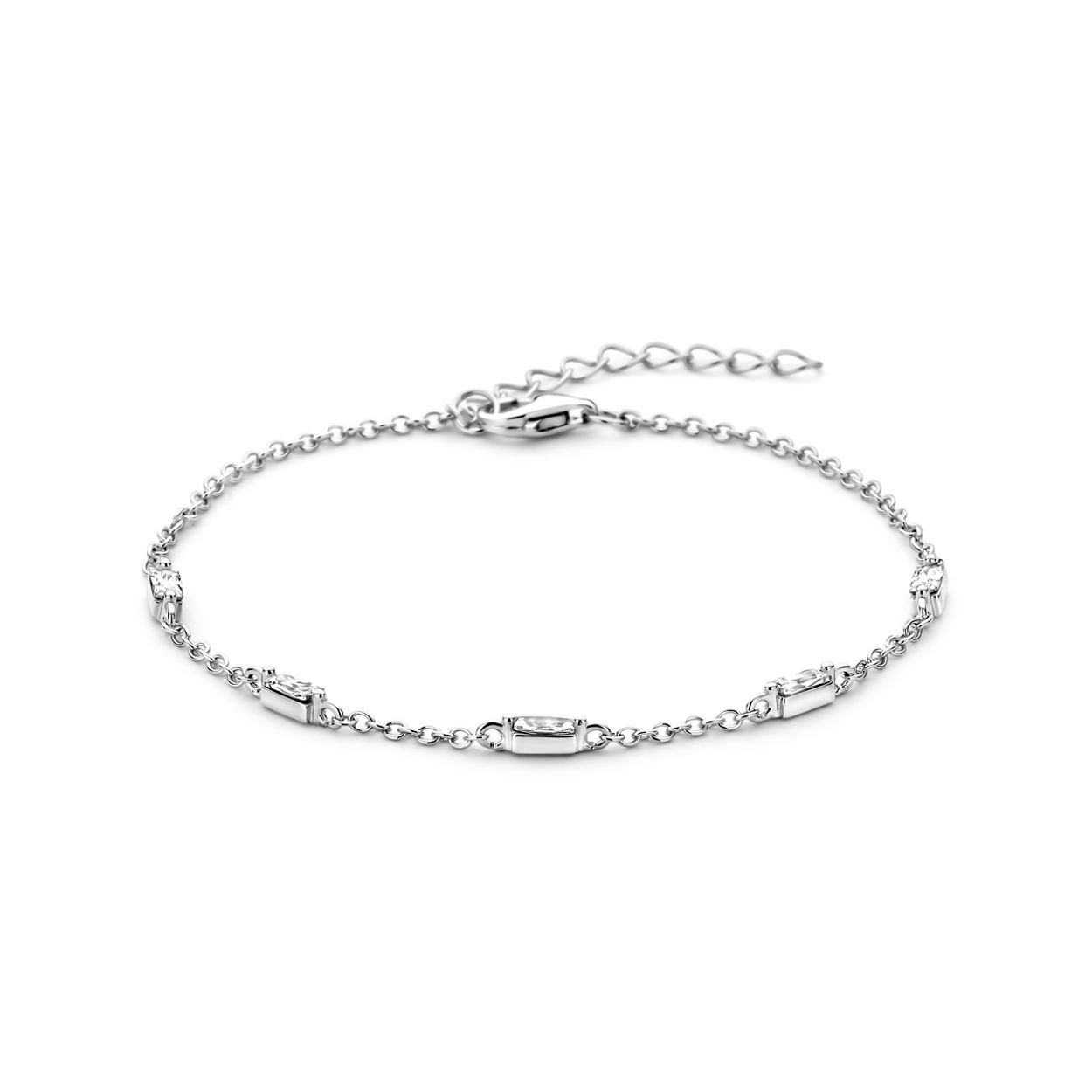 Gerhodineerd 925 zilveren armband uitgevoerd met zirkonia. De armband heeft een schakelbreedte van 1.5mm en draaglengte van 16cm met 3cm extensie. Uitgevoerd met karabijnsluiting.