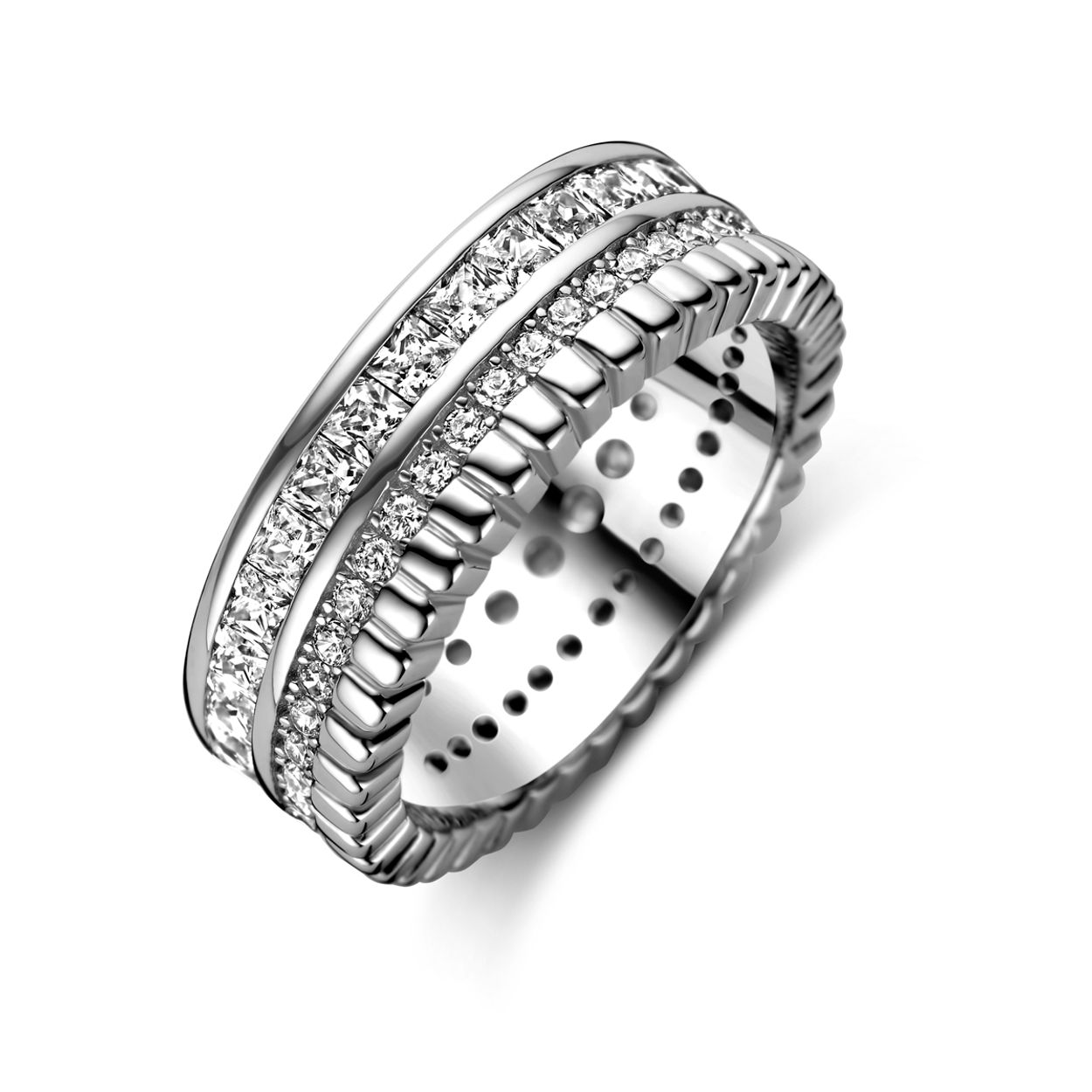 Gerhodineerd 925 zilveren ring uitgevoerd met zirkonia. De ring heeft een breedte van 7mm.