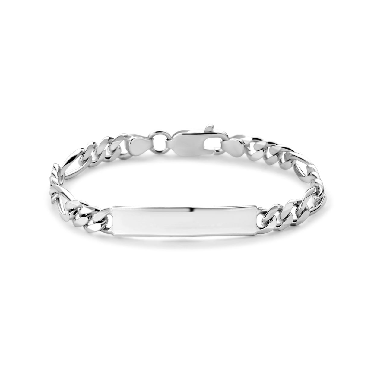 925 Zilveren graveerarmband met een schakelbreedte van 6.5mm. Uitgevoerd met karabijnsluiting. De plaat heeft een afmeting van 7x43mm. De dikte van de graveerplaat is 1.5mm.