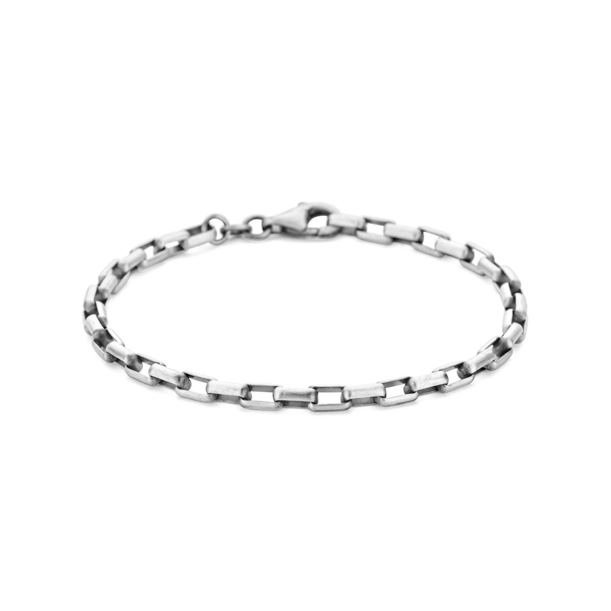 Geoxideerd 925 zilveren armband met een schakelbreedte van 4mm. De armband is uitgevoerd met een karabijn sluiting.