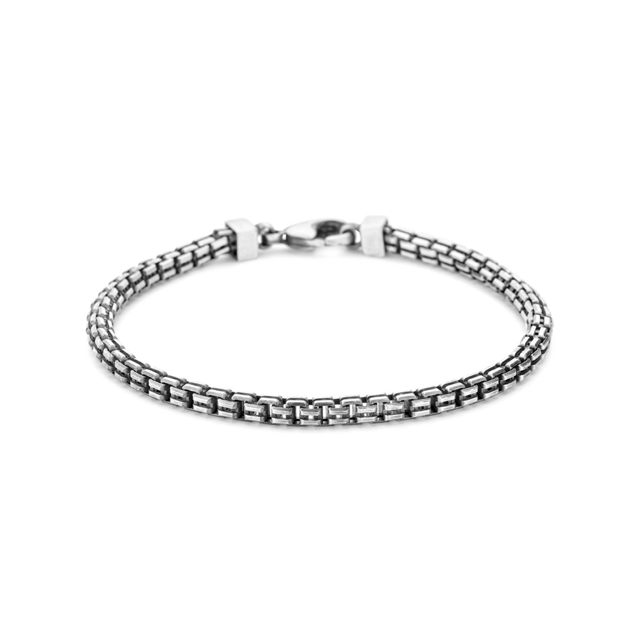 Geoxideerd 925 zilveren armband met een schakelbreedte van 4mm. De armband is uitgevoerd met een karabijn sluiting.