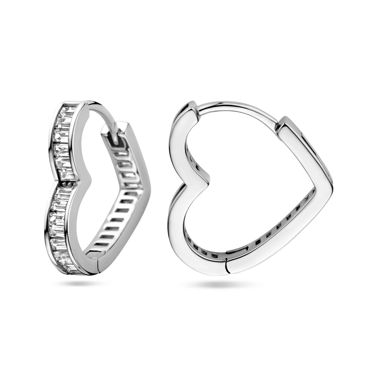 Gerhodineerd 925 zilveren klapoorringen uitgevoerd met hart en zirkonia. De oorringen hebben een afmeting van 16x3.5mm.