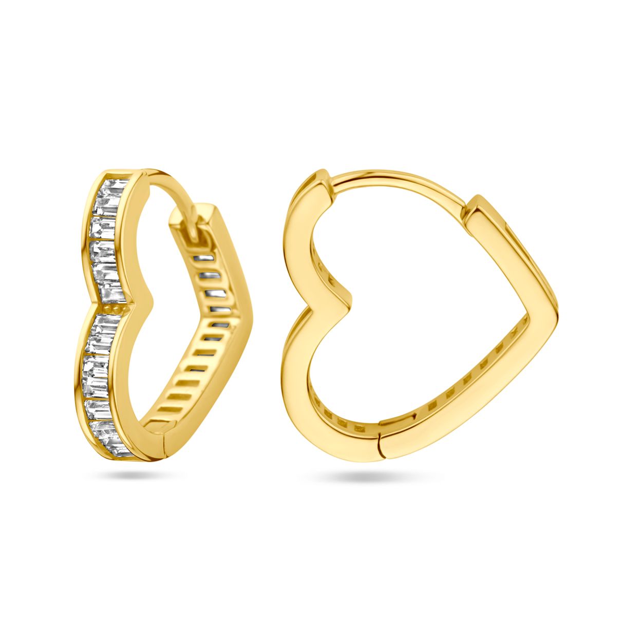Geelgoud op 925 zilveren klapoorringen uitgevoerd met hart en zirkonia. De oorringen hebben een afmeting van 16x3.5mm. Geen garantie op de plating.
