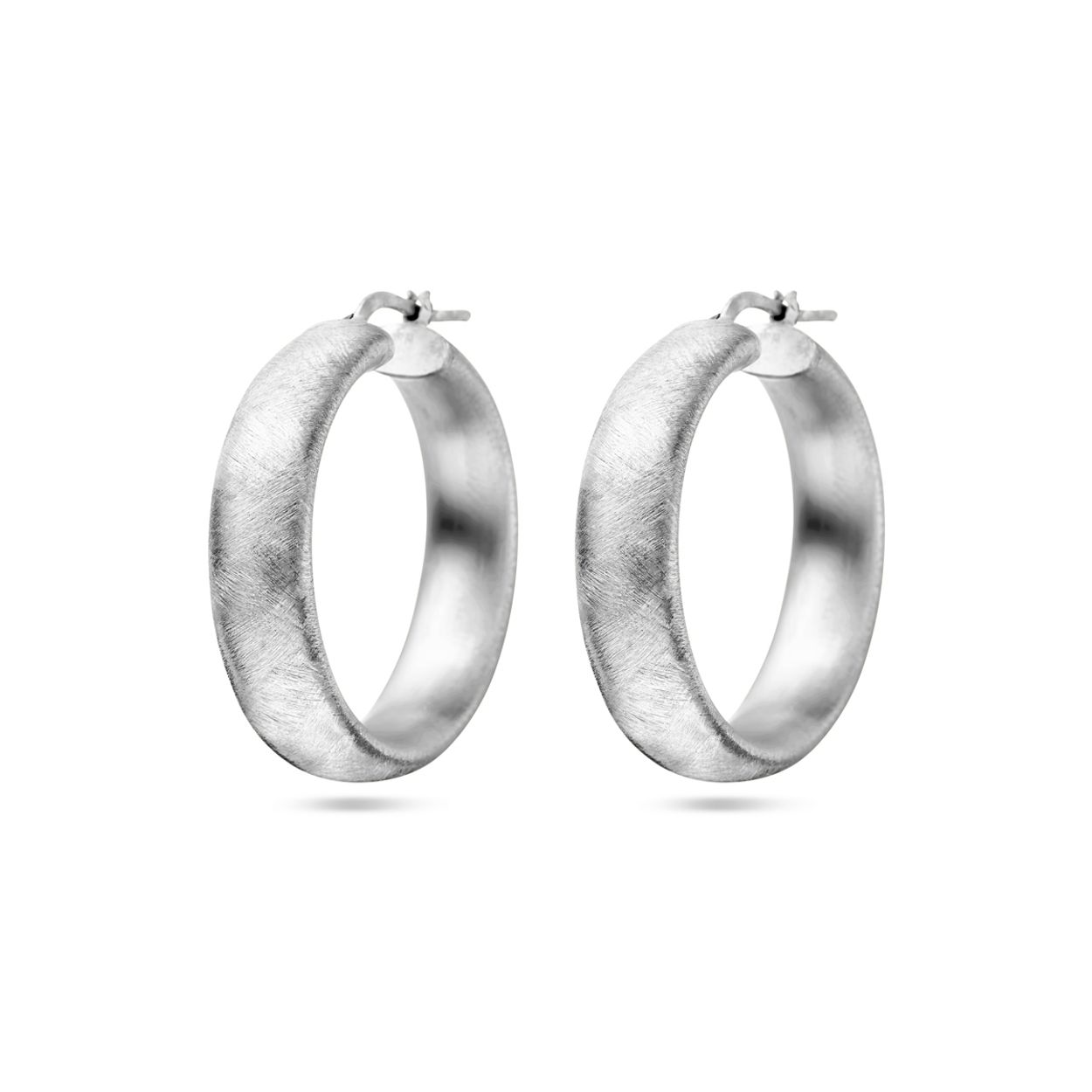 Gerhodineerd 925 zilveren oorringen met een afmeting van 33.5x8mm.