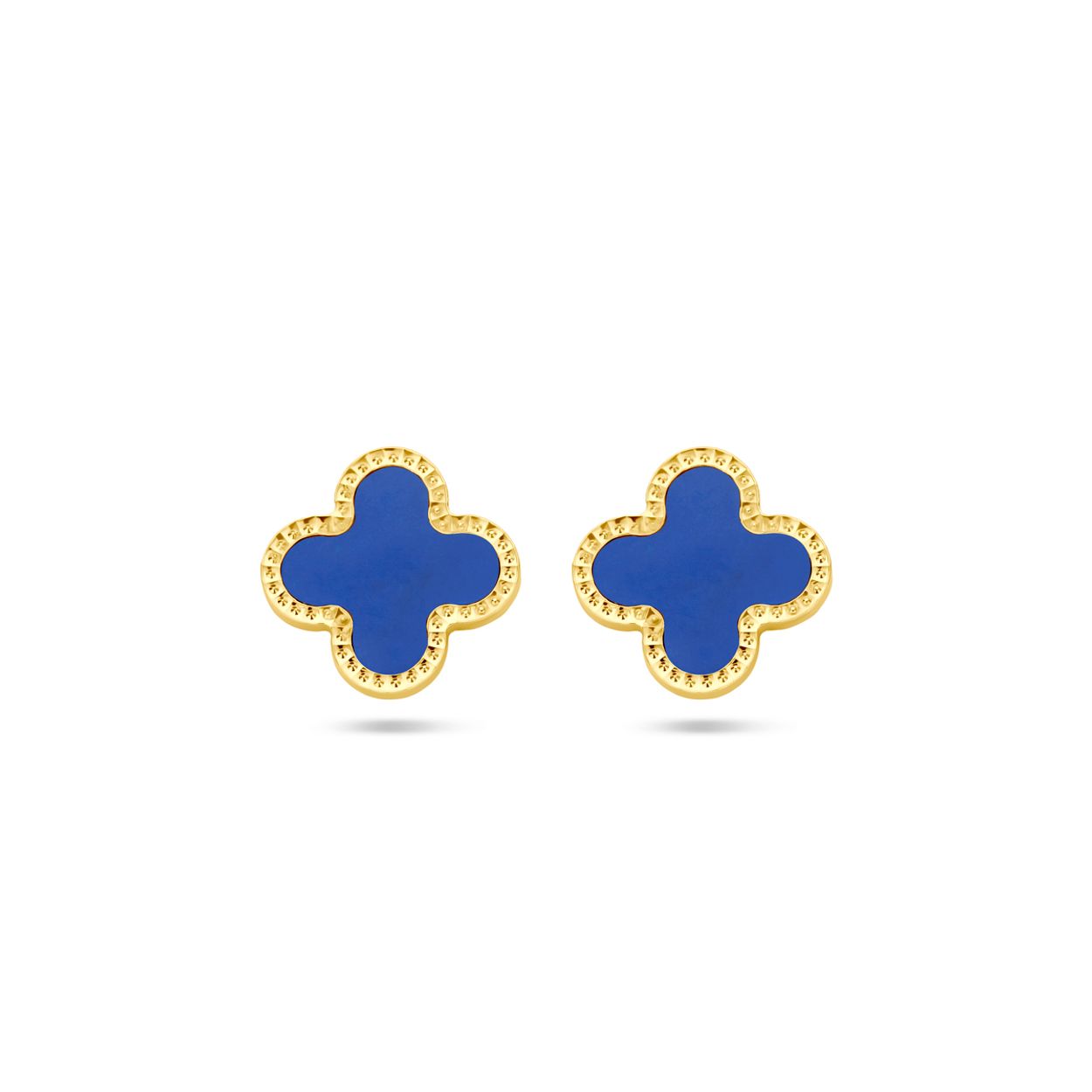 14k Geelgouden oorknoppen uitgevoerd met een bloem en lapis. De oorknoppen hebben een afmeting van 10x10mm.