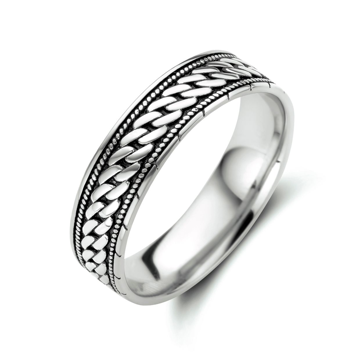 Geoxideerd 925 zilveren ring. De ring heeft een breedte van 6mm.
