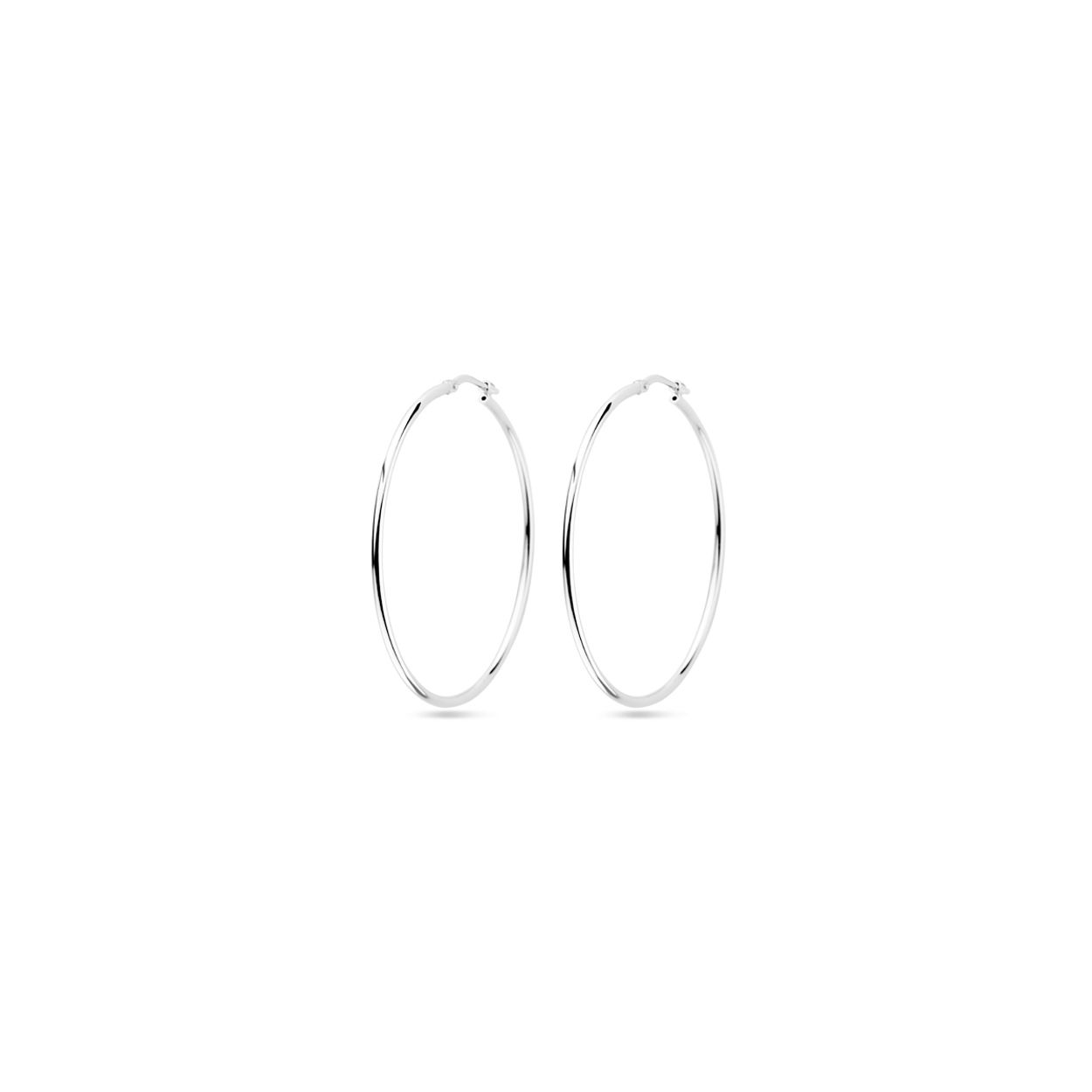 925 Zilveren oorringen met een dikte van 1.5mm.