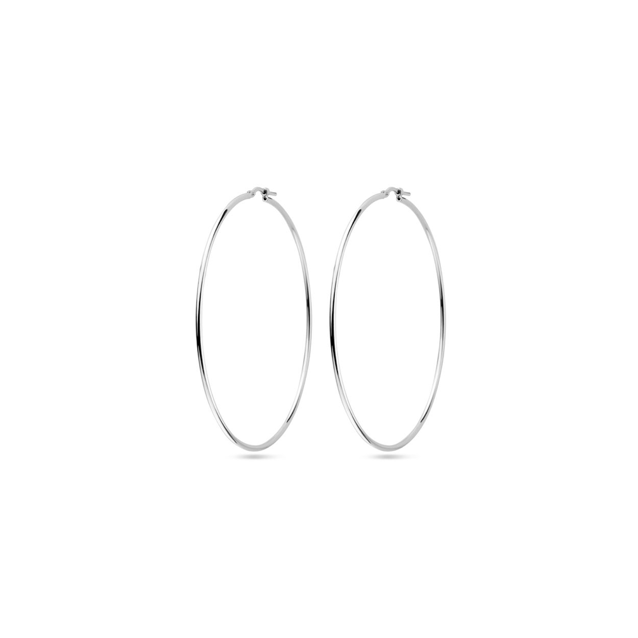 925 Zilveren oorringen met een dikte van 1.5mm.