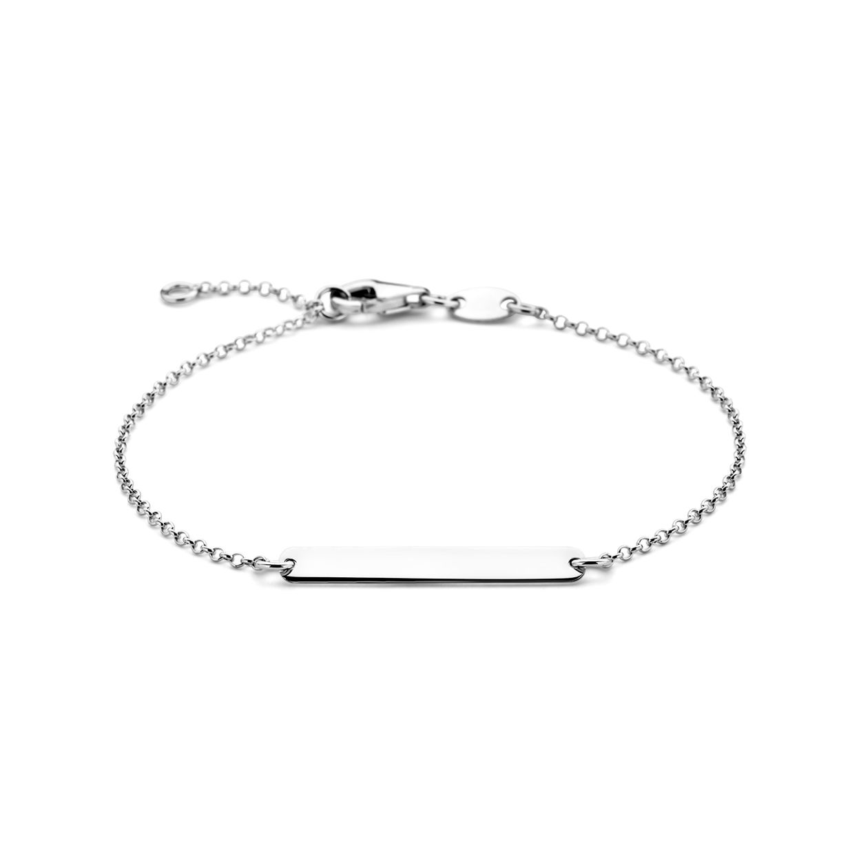 Gerhodineerd 925 zilveren graveerarmband uitgevoerd met een graveerplaat. De armband heeft draaglengtes van 16 en 18cm. De schakelbreedte is 1.3mm. De plaat heeft een afmeting van 26x3.5mm. Uitgevoerd met karabijn sluiting. De dikte van de plaat is 0.5mm.