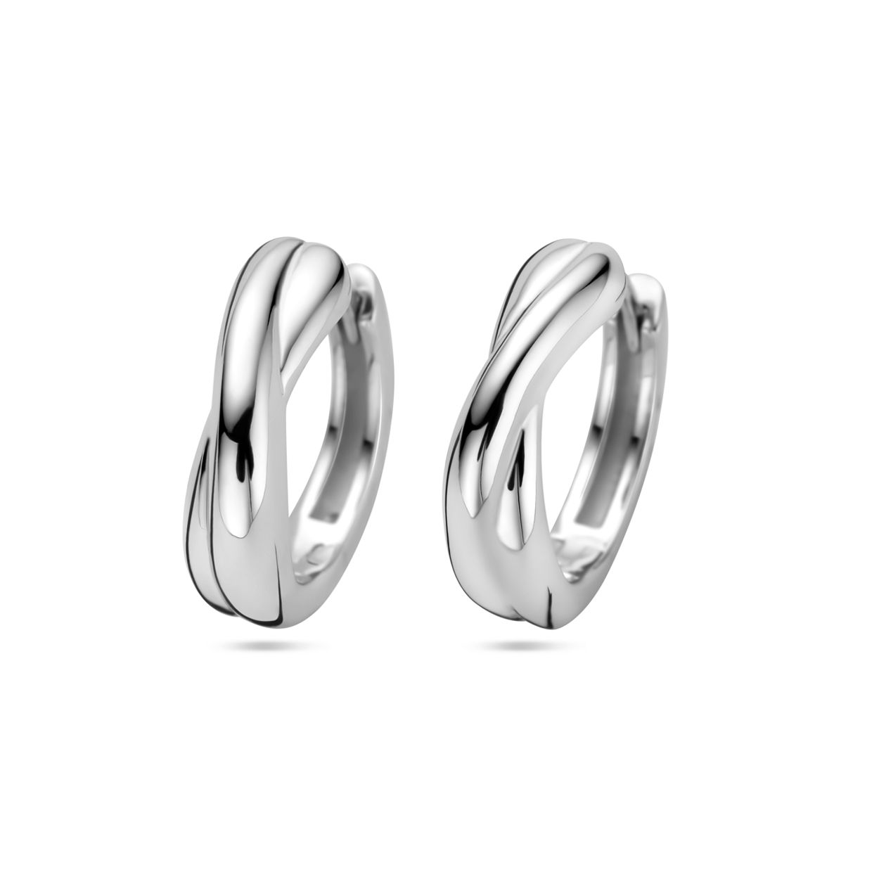 Gerhodineerd 925 zilveren klapoorringen met een afmeting van 13.5x4mm.