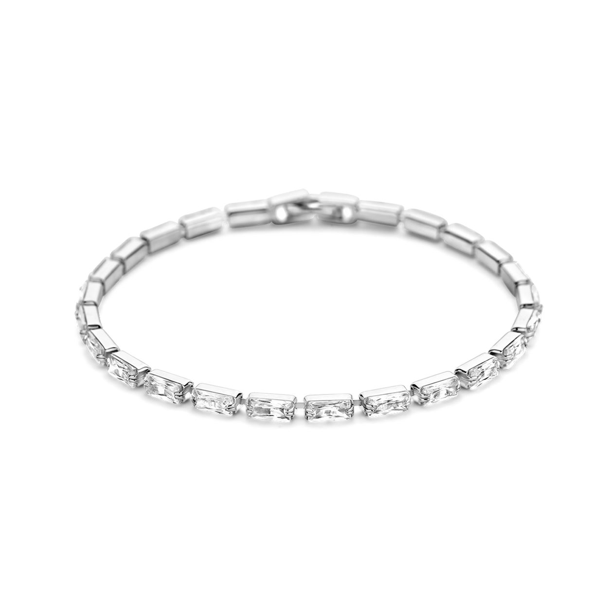 Gerhodineerd 925 zilveren tennisarmband met zirkonia. De armband heeft een schakelbreedte van 2.5mm.