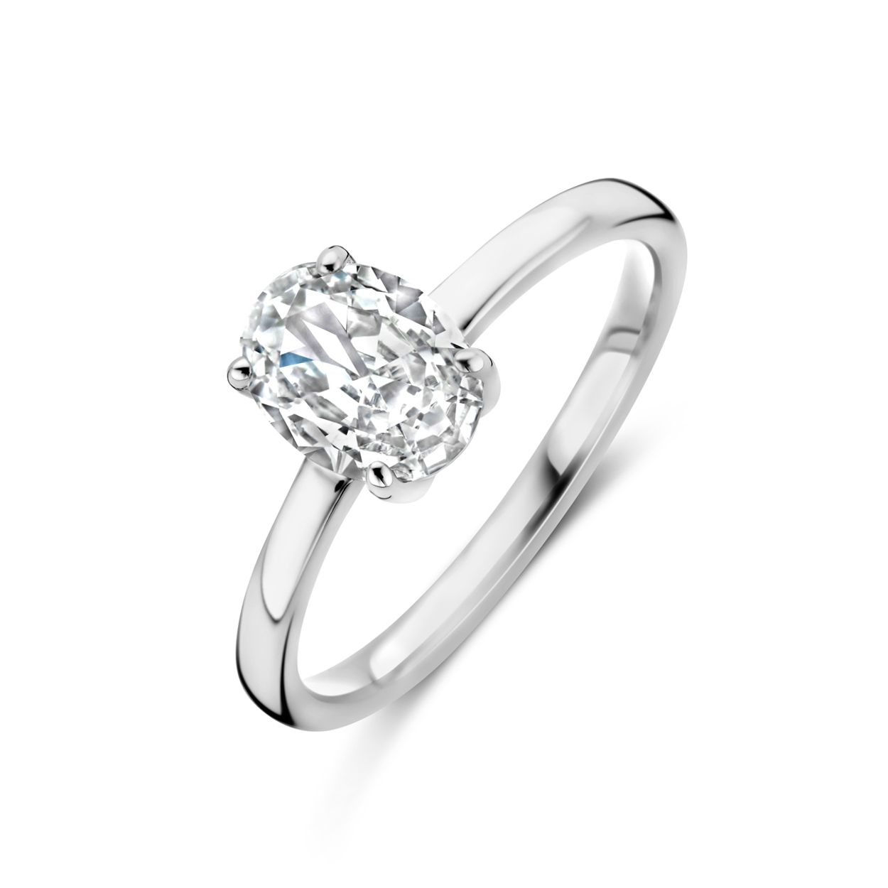 Gerhodineerd 925 zilveren ring uitgevoerd met zirkonia. De ring heeft een breedte van 8mm.