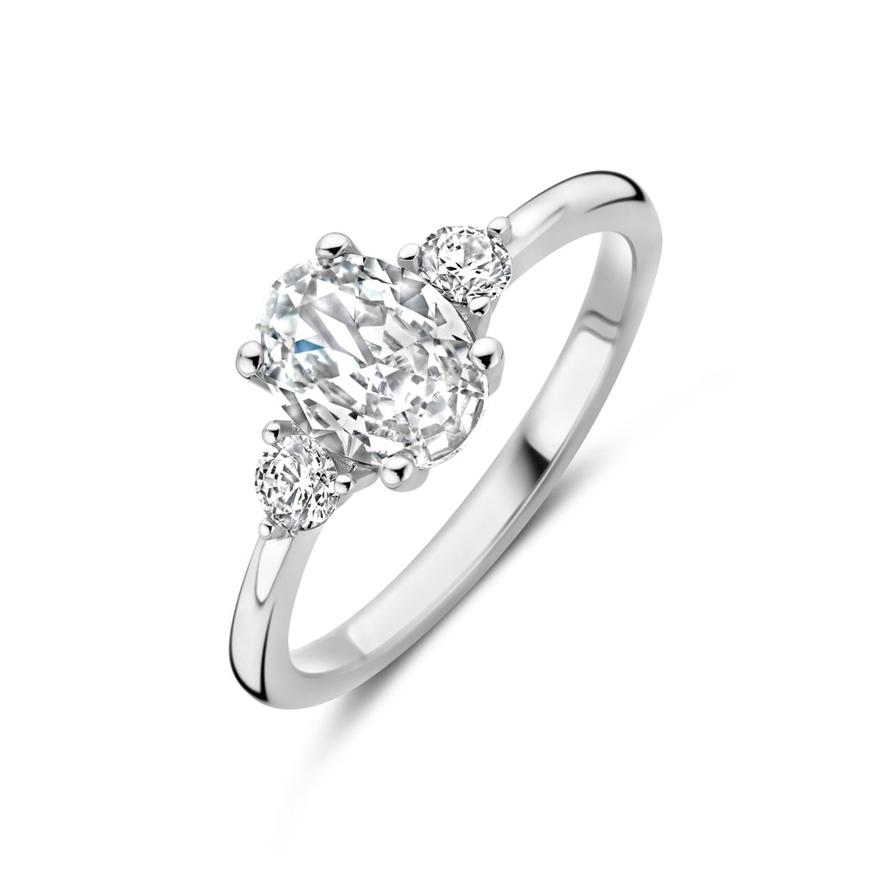 Gerhodineerd 925 zilveren ring uitgevoerd met zirkonia. De breedte van de ring is 7mm.