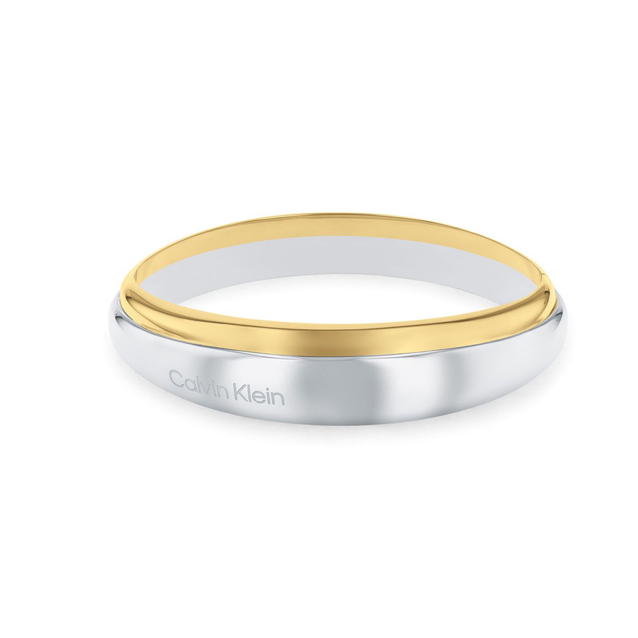 Calvin Klein CJ35000611 Dames Bangel Staal
Deze stalen dames bangle van Calvin Klein met nr CJ35000611 is echt een eyecatcher. De brede bi-color bangle heeft een sculpturele bolle vorm en sluit met een scharnier sluiting. Op het brede zilverkleurige deel is het Calvin Klein logo gegraveerd. De maat is 17,5cm. Leuk te combineren met andere sieraden uit de serie van Calvin Klein.

OVER CALVIN KLEIN
Calvin Klein is een wereldwijd lifestylemerk dat gewaagde, vooruitstrevende idealen en een verleidelijke, vaak minimalistische, esthetiek nastreeft. Calvin Klein werd groot in de jaren 70 door haar mode- en merkjeans collecties. In de jaren 80 lanceerde Calvin Klein haar spraakmakende ondergoed dat uitdrukkelijk van logo ’s voorzien was. Vanwege het grote succes is het merk ook succesvol uitgerold in Accessoires, Parfums, Home, Brillen, Golf, Horloges en Sieraden.
Sinds de oprichting in 1968 door Calvin Klein, heeft het merk haar reputatie opgebouwd als leider in de Amerikaanse mode, dankzij een cleane esthetiek en innovatieve ontwerpen. Calvin Klein wil haar publiek verleiden en inspireren door middel van provocerende beelden en opvallende ontwerpen die prikkelen. 

SPECIFICATIES:
- Stalen dames bangle
- Maat 17,5cm
- Bi-color
- Glimmend