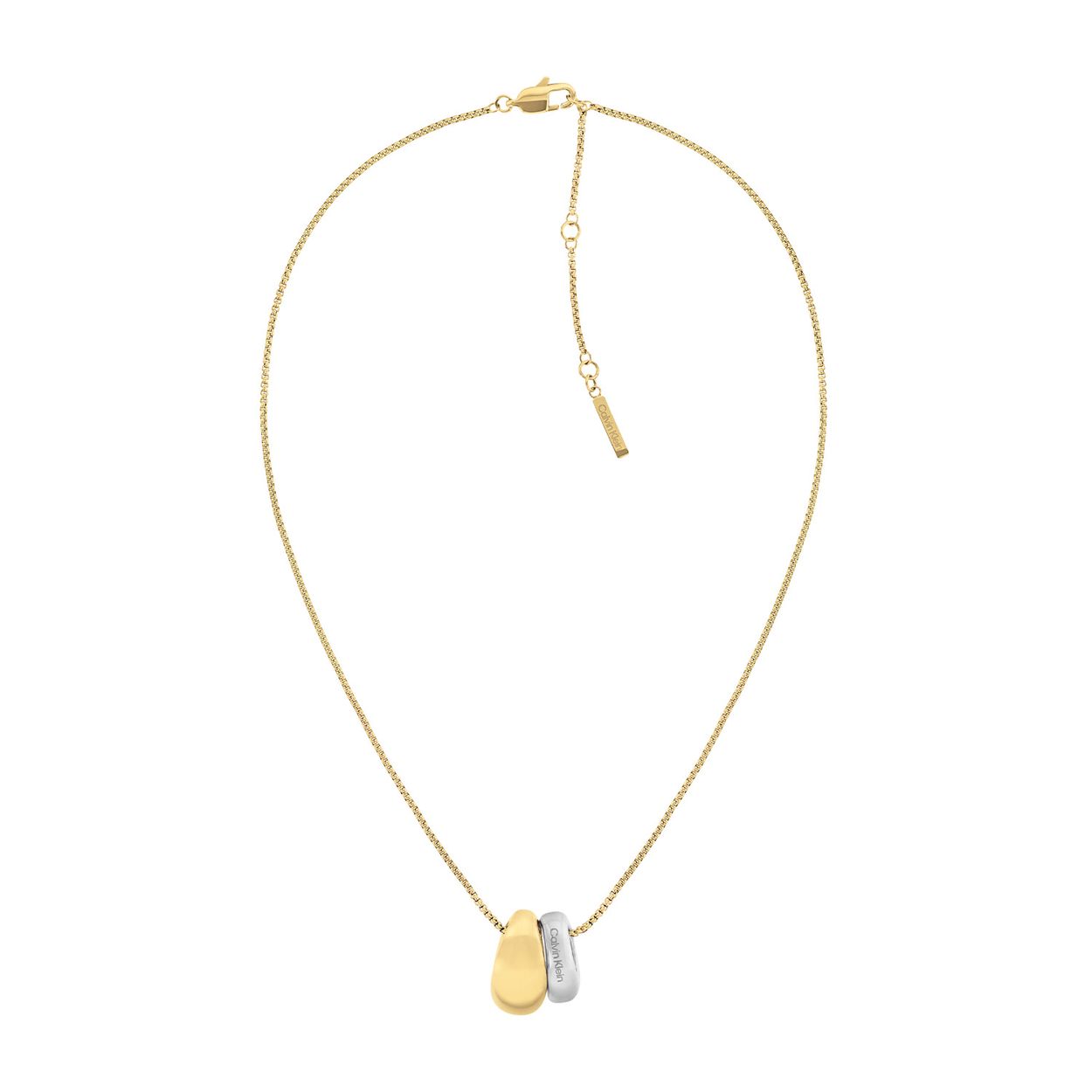 Calvin Klein CJ35000617 Dames Ketting Staal 
Deze stalen dames ketting van Calvin Klein met nr CJ35000617 heeft een aparte uitstraling. De goudkleurige ankerschakel ketting heeft een sculpturele bicolor hanger. De ketting heeft meerdere tussenogen waardoor hij op verschillende lengtes te dragen is en sluit met een karabijnslot. De totale lengte van deze ketting is 50cm. Leuk te combineren met andere sieraden uit de serie van Calvin Klein.

OVER CALVIN KLEIN
Calvin Klein is een wereldwijd lifestylemerk dat gewaagde, vooruitstrevende idealen en een verleidelijke, vaak minimalistische, esthetiek nastreeft. Calvin Klein werd groot in de jaren 70 door haar mode- en merkjeans collecties. In de jaren 80 lanceerde Calvin Klein haar spraakmakende ondergoed dat uitdrukkelijk van logo âs voorzien was. Vanwege het grote succes is het merk ook succesvol uitgerold in Accessoires, Parfums, Home, Brillen, Golf, Horloges en Sieraden.
Sinds de oprichting in 1968 door Calvin Klein, heeft het merk haar reputatie opgebouwd als leider in de Amerikaanse mode, dankzij een cleane esthetiek en innovatieve ontwerpen. Calvin Klein wil haar publiek verleiden en inspireren door middel van provocerende beelden en opvallende ontwerpen die prikkelen. 

SPECIFICATIES:
- Stalen dames ketting
- Ketting 50cm
- Bicolor
- Glimmend