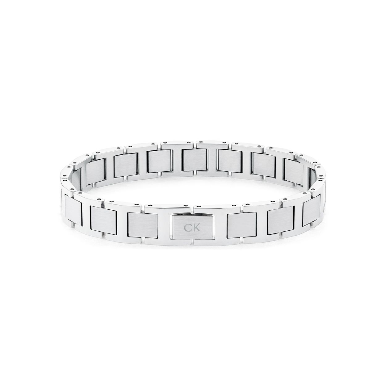Calvin Klein CJ35100008 Heren Armband Staal
Deze stalen heren armband van Calvin Klein met nr CJ35100008 is echt een stoer exemplaar. De zilverkleurige grove platte schakel armband heeft een lengte van 19,5cm en is op maat te maken door schakels in of uit te halen. Leuk te combineren met andere sieraden uit de serie van Calvin Klein.

OVER CALVIN KLEIN
Calvin Klein is een wereldwijd lifestylemerk dat gewaagde, vooruitstrevende idealen en een verleidelijke, vaak minimalistische, esthetiek nastreeft. Calvin Klein werd groot in de jaren 70 door haar mode- en merkjeans collecties. In de jaren 80 lanceerde Calvin Klein haar spraakmakende ondergoed dat uitdrukkelijk van logo ’s voorzien was. Vanwege het grote succes is het merk ook succesvol uitgerold in Accessoires, Parfums, Home, Brillen, Golf, Horloges en Sieraden.
Sinds de oprichting in 1968 door Calvin Klein, heeft het merk haar reputatie opgebouwd als leider in de Amerikaanse mode, dankzij een cleane esthetiek en innovatieve ontwerpen. Calvin Klein wil haar publiek verleiden en inspireren door middel van provocerende beelden en opvallende ontwerpen die prikkelen. 

SPECIFICATIES:
- Stalen heren armband
- Totale lengte 19,5cm
- Zilverkleurig
- Glimmend