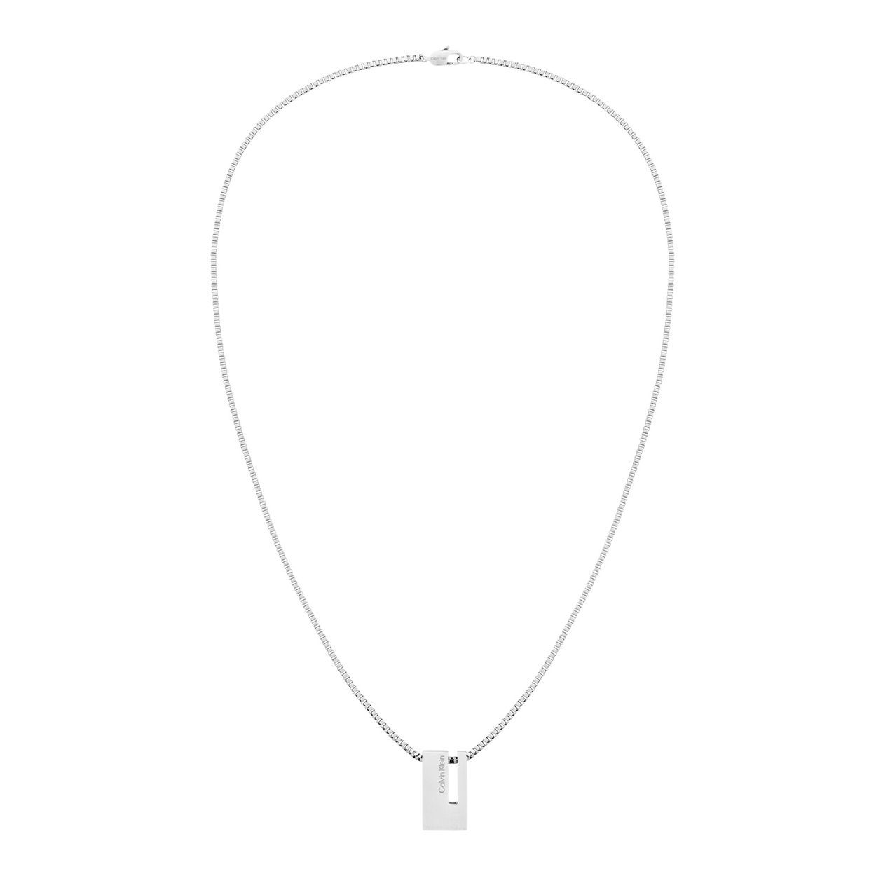 Calvin Klein CJ35100019 Heren Ketting Staal 
Deze stalen heren ketting van Calvin Klein met nr CJ35100019 heeft een stoere uitstraling. De zilverkleurige venetiaanse schakel ketting heeft een strakke rechthoekige hanger met een opengewerkt stuk. De ketting heeft een lengte van 60cm en sluit met een karabijnslot. Leuk te combineren met andere sieraden uit de serie van Calvin Klein.

OVER CALVIN KLEIN
Calvin Klein is een wereldwijd lifestylemerk dat gewaagde, vooruitstrevende idealen en een verleidelijke, vaak minimalistische, esthetiek nastreeft. Calvin Klein werd groot in de jaren 70 door haar mode- en merkjeans collecties. In de jaren 80 lanceerde Calvin Klein haar spraakmakende ondergoed dat uitdrukkelijk van logo ’s voorzien was. Vanwege het grote succes is het merk ook succesvol uitgerold in Accessoires, Parfums, Home, Brillen, Golf, Horloges en Sieraden.
Sinds de oprichting in 1968 door Calvin Klein, heeft het merk haar reputatie opgebouwd als leider in de Amerikaanse mode, dankzij een cleane esthetiek en innovatieve ontwerpen. Calvin Klein wil haar publiek verleiden en inspireren door middel van provocerende beelden en opvallende ontwerpen die prikkelen. 

SPECIFICATIES:
- Stalen heren ketting
- Ketting 60cm
- Zilverkleurig
- Glimmend