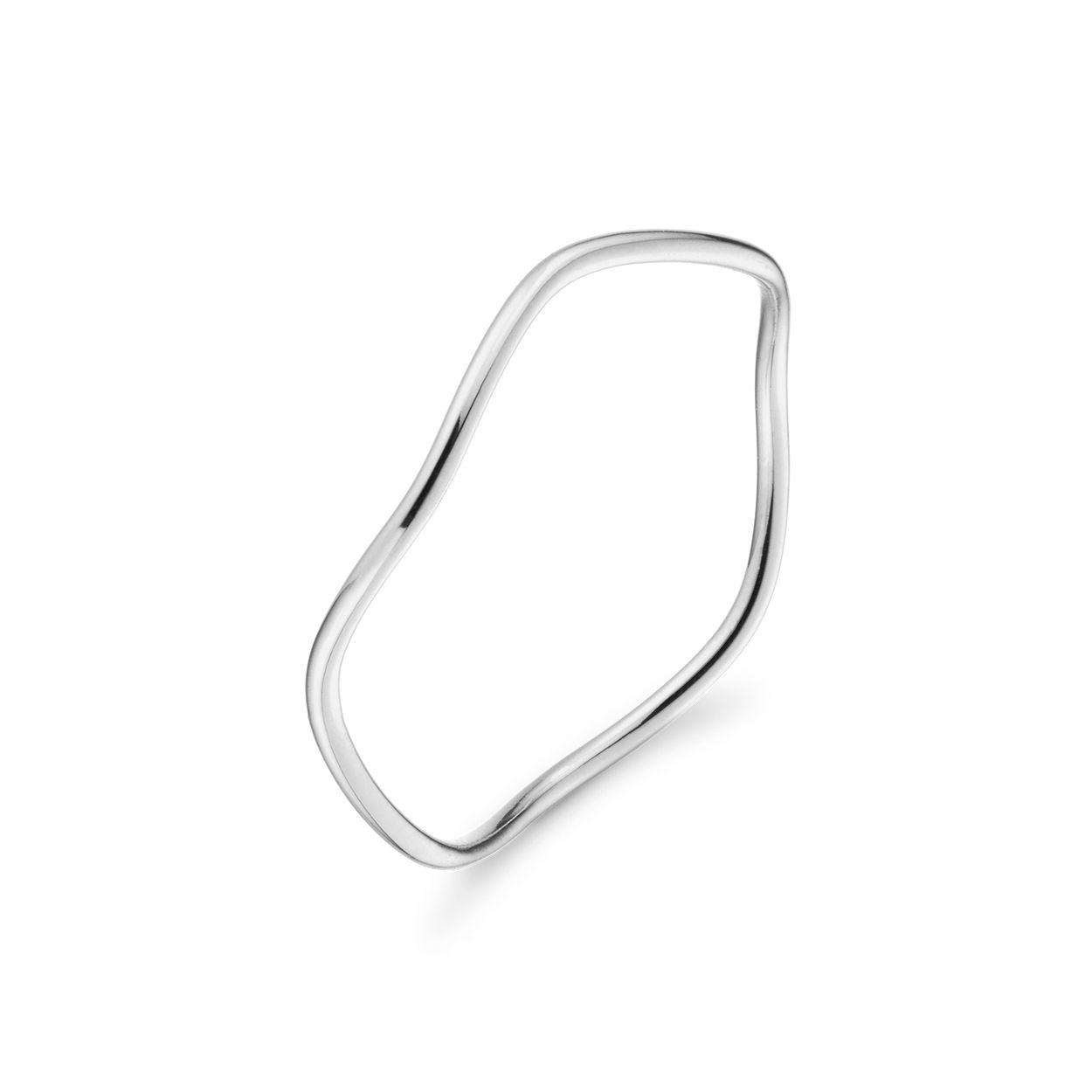 De Jackie Wavy ring white gold is gemaakt van 14 karaat witgoud en kan je perfect samen dragen met de Jackie Wavy ring, in het goud. Ga voor een unieke look!

Tropical Paradise
Dat Jackie van reizen houdt is geen geheim. Voor haar 14 karaat gouden sieradencollectie heeft zij zich deze keer laten inspireren door de tropen.
Haar Tropical Paradise collectie biedt een mix van elegantie en avontuur. Voel de zon schijnen waar je ook bent!

Weelderige jungles, azuurblauwe oceanen en de schittering van de zon op witte zandstranden: de ontwerpen met edelstenen zijn een weerspiegeling van Jackie’s mooiste herinneringen. Of het een dag op kantoor is of een avondje uit, deze sieraden voegen een vleugje exotische allure toe aan elke gelegenheid.

Het merk
Jackie is hét 14 karaat gouden on trend sieradenmerk. De collecties zijn geïnspireerd op de reizen die ik maak, van stedentrips tot exotische oorden. Elk gouden sieraad is helemaal van nu, handgemaakt door Europese goudsmeden en vervaardigd van overwegend gerecycled goud met echte edelstenen en zoetwaterparels. Elke collectie is dan ook met veel liefde en passie samengesteld. Mijn Jackie sieraden zijn de perfecte finishing touch voor iedere outfit!

Specificaties
- Ring 54
- Materiaal: 14 Karaat - Witgoud - 585
- Wavy Wit combineer