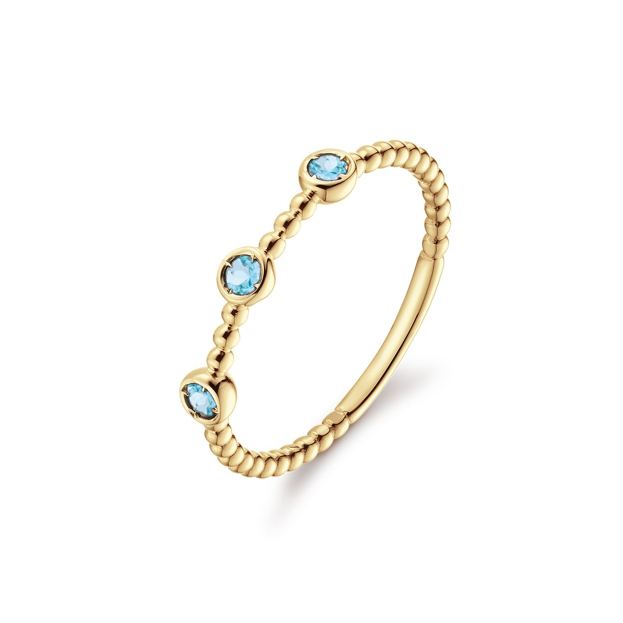 De 14 karaat gouden Triple London Blue Topaz ring bevat 3 Londen blauwe topaas edelstenen. Combineer de ring met de Dangling London Blue Topaz ring en maak de perfecte ringstack!

Tropical Paradise
Dat Jackie van reizen houdt is geen geheim. Voor haar 14 karaat gouden sieradencollectie heeft zij zich deze keer laten inspireren door de tropen.
Haar Tropical Paradise collectie biedt een mix van elegantie en avontuur. Voel de zon schijnen waar je ook bent!

Weelderige jungles, azuurblauwe oceanen en de schittering van de zon op witte zandstranden: de ontwerpen met edelstenen zijn een weerspiegeling van Jackie’s mooiste herinneringen. Of het een dag op kantoor is of een avondje uit, deze sieraden voegen een vleugje exotische allure toe aan elke gelegenheid.

Het merk
Jackie is hét 14 karaat gouden on trend sieradenmerk. De collecties zijn geïnspireerd op de reizen die ik maak, van stedentrips tot exotische oorden. Elk gouden sieraad is helemaal van nu, handgemaakt door Europese goudsmeden en vervaardigd van overwegend gerecycled goud met echte edelstenen en zoetwaterparels. Elke collectie is dan ook met veel liefde en passie samengesteld. Mijn Jackie sieraden zijn de perfecte finishing touch voor iedere outfit!

Specificaties
- Ring 54
- Materiaal: 14 Karaat - Geelgoud - 585
- Blauw topaas