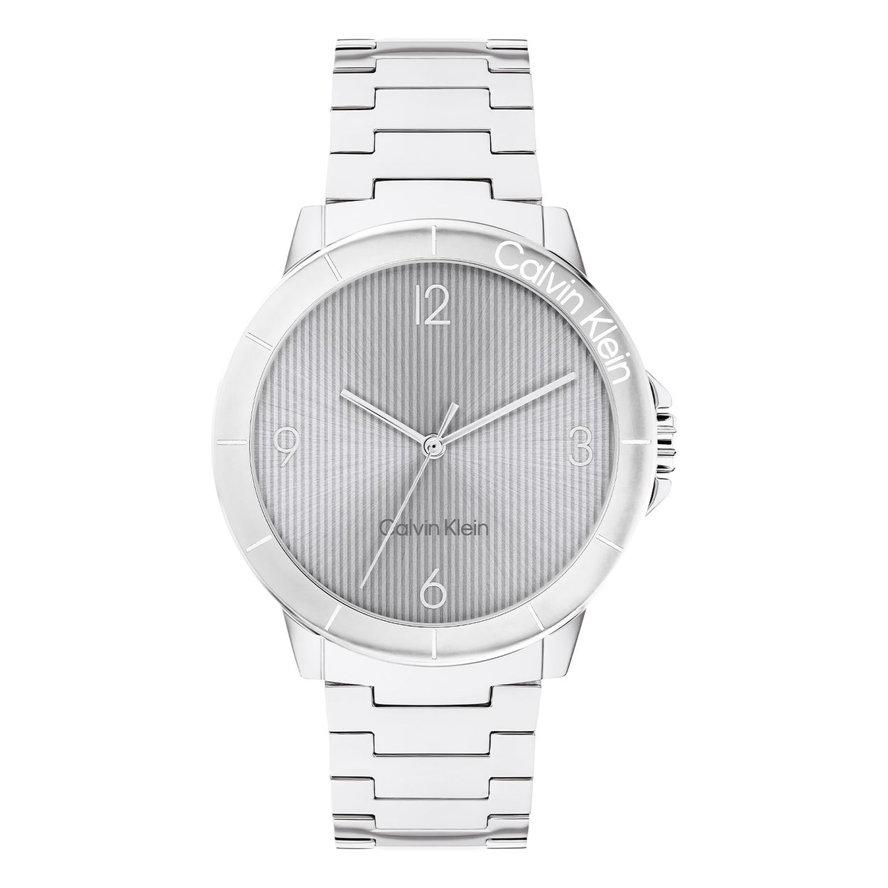 Calvin Klein CK25100022 Dames Staal Horloge 36mm 
Dit Calvin Klein dameshorloge met nr CK25100026 is een chique en sportief ontwerp. De stijlvolle ronde stalen kast heeft een gladde bezel met het merk erop gegraveerd en een grijze sunray wijzerplaat met hele fijne uursaanduiding. Aan het horloge zit een stalen strakke schakelband. Het sierlijke horloge heeft een mineraalglas, een doorsnee van 36mm en is 3ATM.

OVER CALVIN KLEIN
Calvin Klein is een wereldwijd lifestylemerk dat gewaagde, vooruitstrevende idealen en een verleidelijke, vaak minimalistische, esthetiek nastreeft. Calvin Klein werd groot in de jaren 70 door haar mode- en merkjeans collecties. In de jaren 80 lanceerde Calvin Klein haar spraakmakende ondergoed dat uitdrukkelijk van logo âs voorzien was. Vanwege het grote succes is het merk ook succesvol uitgerold in Accessoires, Parfums, Home, Brillen, Golf, Horloges en Sieraden.
Sinds de oprichting in 1968 door Calvin Klein, heeft het merk haar reputatie opgebouwd als leider in de Amerikaanse mode, dankzij een cleane esthetiek en innovatieve ontwerpen. Calvin Klein wil haar publiek verleiden en inspireren door middel van provocerende beelden en opvallende ontwerpen die prikkelen. 

SPECIFICATIES:
- Mineraalglas
- Stalen kast
- Grijze sunray wijzerplaat 
- Stalen schakelband
- Ronde kastvorm, Ã 36mm
- 3ATM
