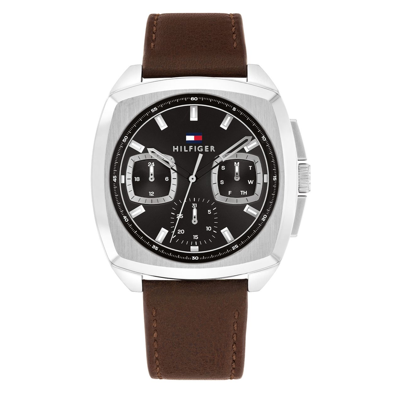 Tommy Hilfiger TH1710555 Horloge Heren Staal Zilverkleurig 41mm
Dit specifieke horloge van Tommy Hilfiger uit de Apollo serie met artikelnr: TH1710555 is een casual herenhorloge die niet in je collectie mag ontbreken. Het stalen herenhorloge heeft een vierkante kast met een gladde bezel en een zwarte geborstelde sunray wijzerplaat met dag,- datum, en 24-uursaanduiding in vierkante ogen. Aan het horloge zit een bruine glad leren band met een gespsluiting. Het horloge heeft een mineraalglas, een doorsnee van 41mm en is 5ATM.  

Het merk:
Sinds de lancering van het merk in 1985 is Tommy Hilfiger wereldwijd bekend geworden als pionier van de klassieke Amerikaanse coole stijl. Geïnspireerd door de iconische popcultuur en het Amerikaanse erfgoed. De dames en herencollectie van dit seizoen bestaan uit minimalistische silhouetten en rustieke lederen details. De herenhorlogecollectie biedt iconische uurwerken met roestvrijstalen, lederen en siliconen banden.

Specificaties:
- Mineraalglas
- Vierkante kast 41mm
- Zilverkleurige horlogekast
- Zwarte wijzerplaat 
- Bruine leren band 
- 5ATM