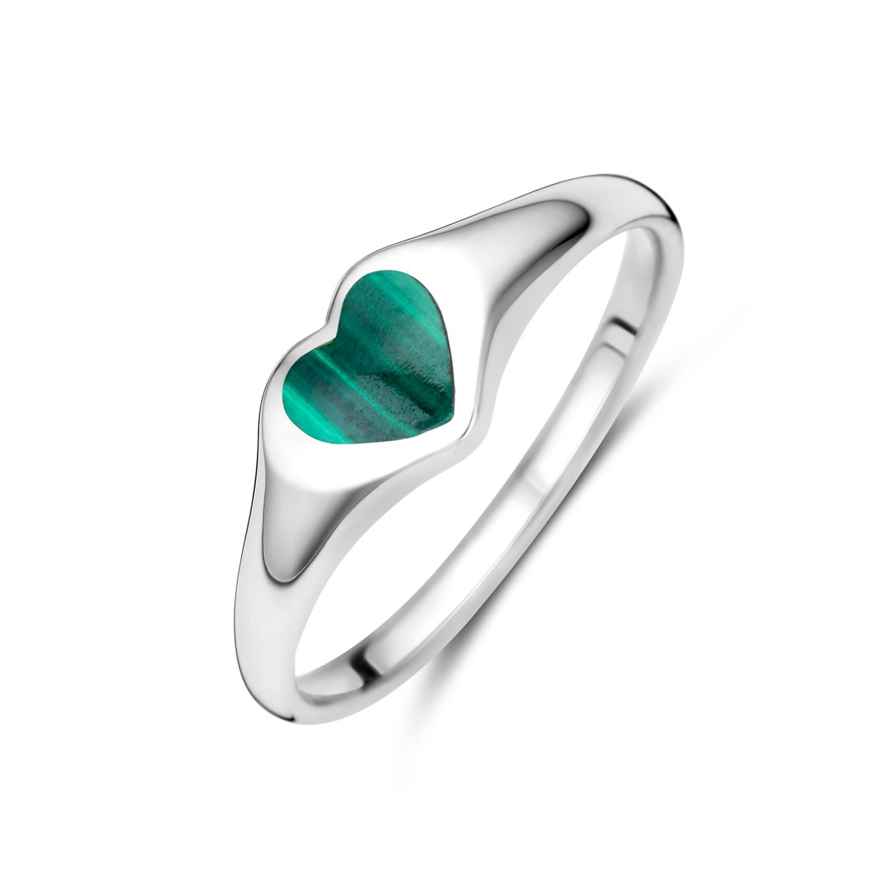 Gerhodineerd 925 zilveren ring uitgevoerd in de vorm van een hartje met malachiet. De ring heeft een breedte van 6mm.