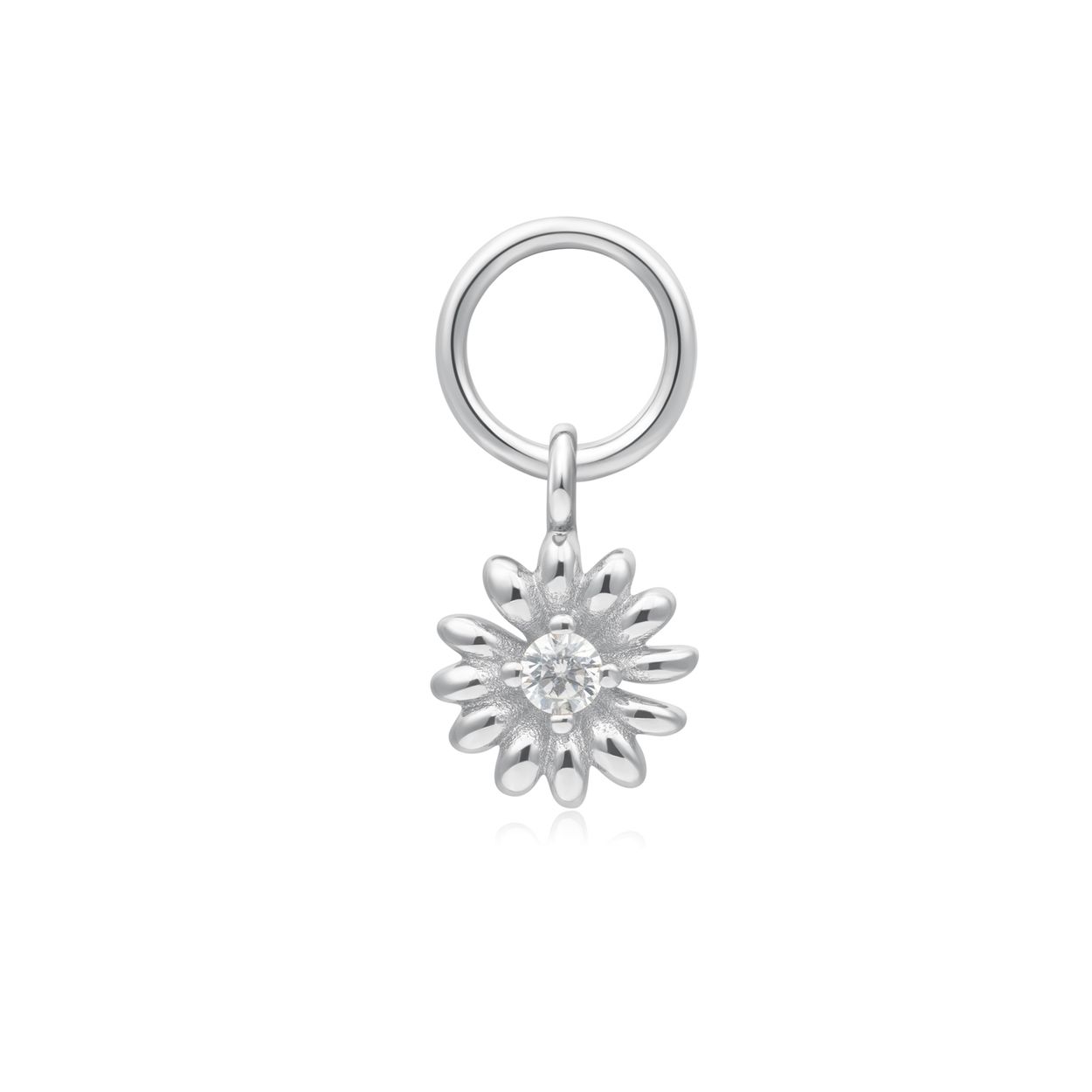Omarm het nieuwe seizoen in stijl met een vleugje bloemen met onze gerhodineerde sterling zilveren daisy oorbel charm. Afgewerkt met een fonkelende zirkonia steen in het midden is deze delicate, ingewikkeld bewerkte bloem de perfecte finishing touch voor elke zomerse oorbellen stack. Hang er een oorring aan en je bent klaar voor de zon. 

HET MERK
GeÃ¯nspireerd door de laatste fashion trends is Ania Haie het toonaangevende sieradenmerk voor hoogkwalitatieve maar ook betaalbare zilveren sieraden, zonder op de kwaliteit in te leveren. Iedere collectie is gebaseerd op de laatste catwalktrends, waardoor Ania Haie snel tot hÃ©t sieradenmerk voor stijlbewuste consumenten is verkozen. Elk sieraad wordt ontworpen om te combineren met andere sieraden waardoor je je eigen look kunt creÃ«ren. Maar ook zijn Ania Haie sieraden opvallend genoeg om op zichzelf te dragen.

SPECIFICATIES
- Ania Haie
- Pop Charms Earring
- 925 zilver 
- Daisy
- AH EC055-06H